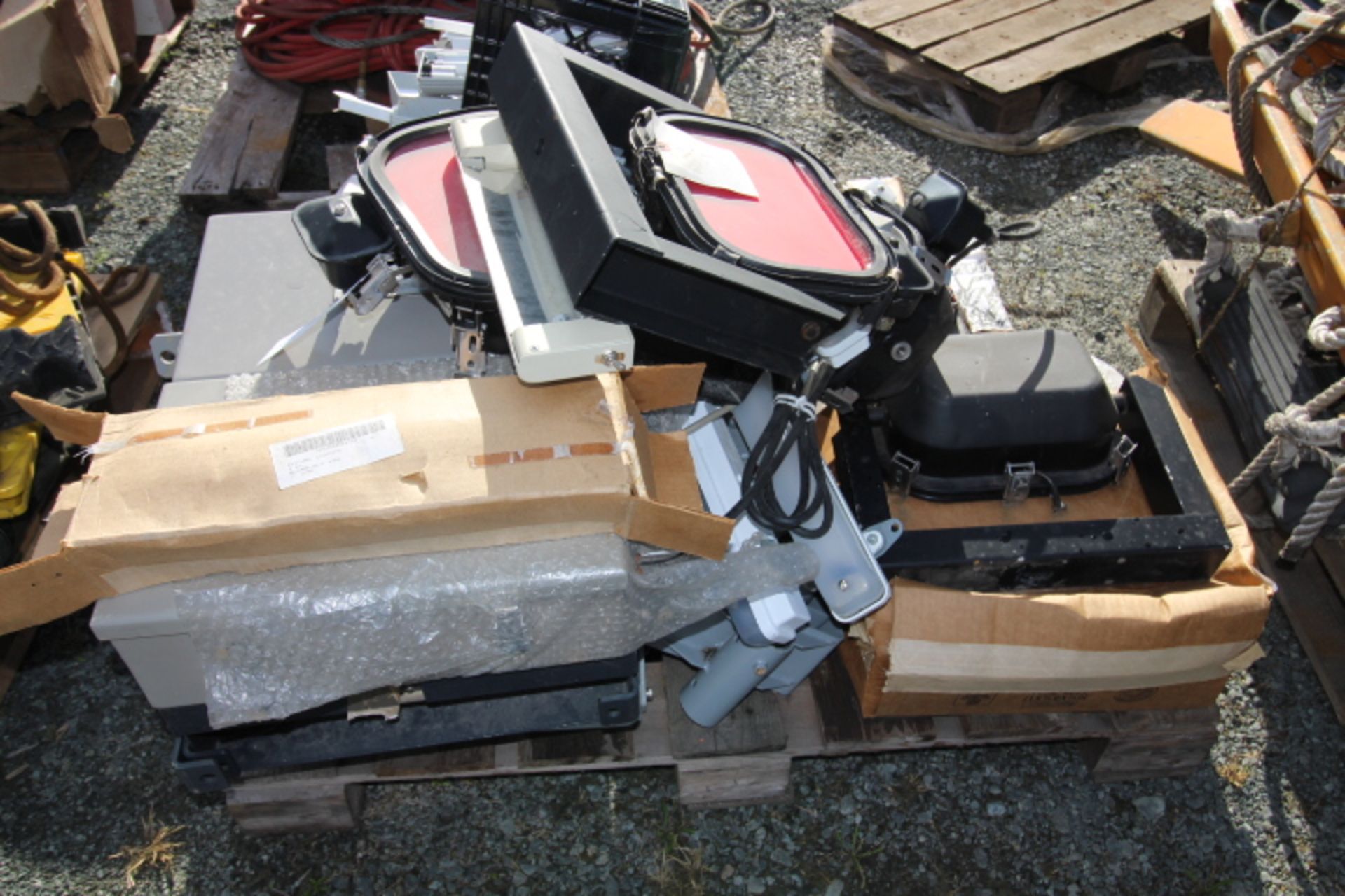 Pallet Lot of Various Lighting - Image 3 of 3