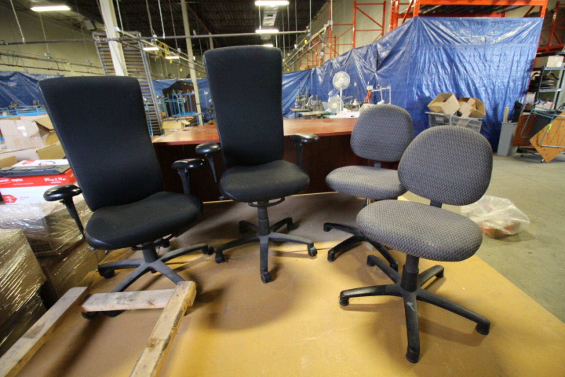 Office Desk and 4 Mobile Chairs, Approx 6' X 3'6" - Image 2 of 2