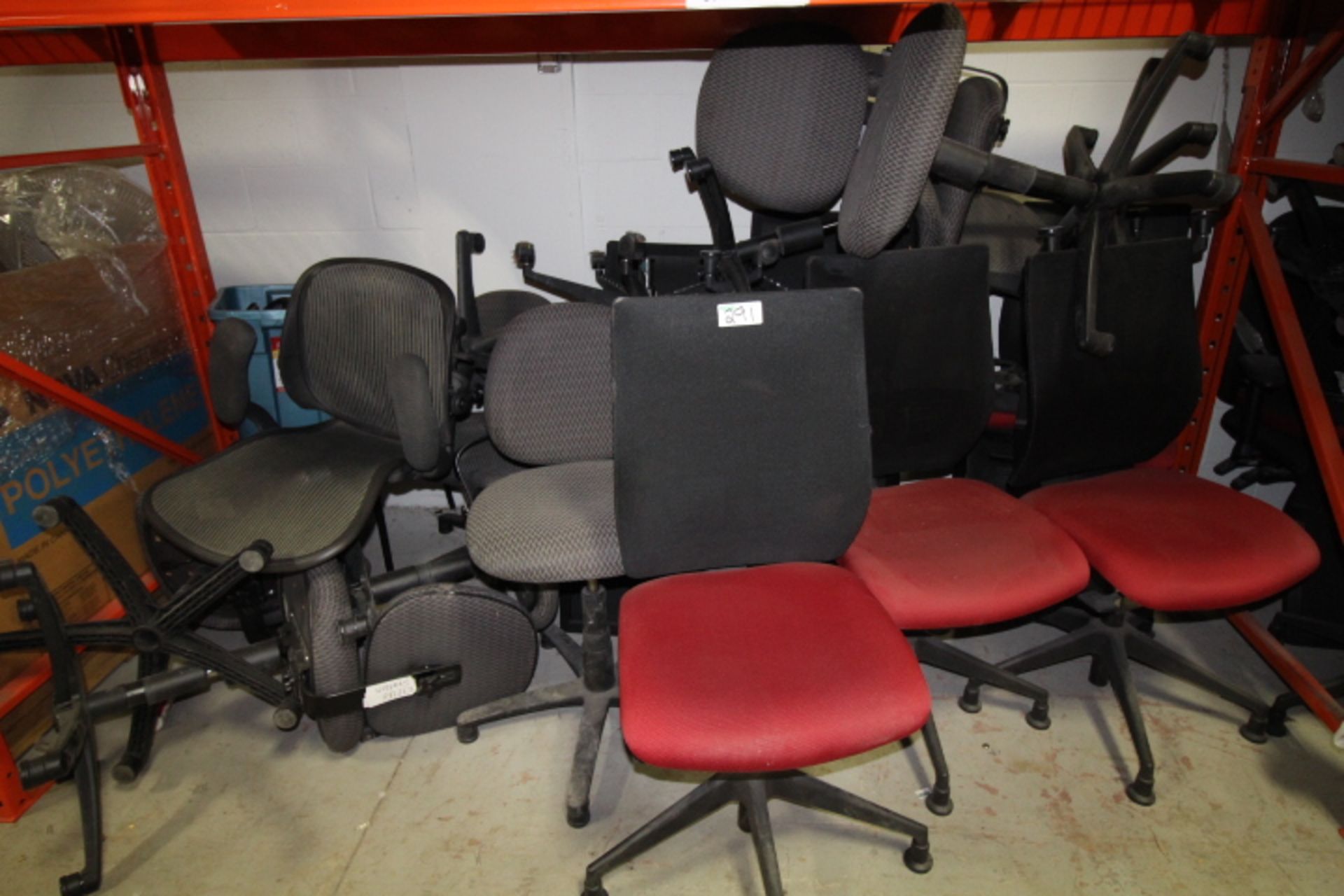 Lot of aprox 19 office chairs