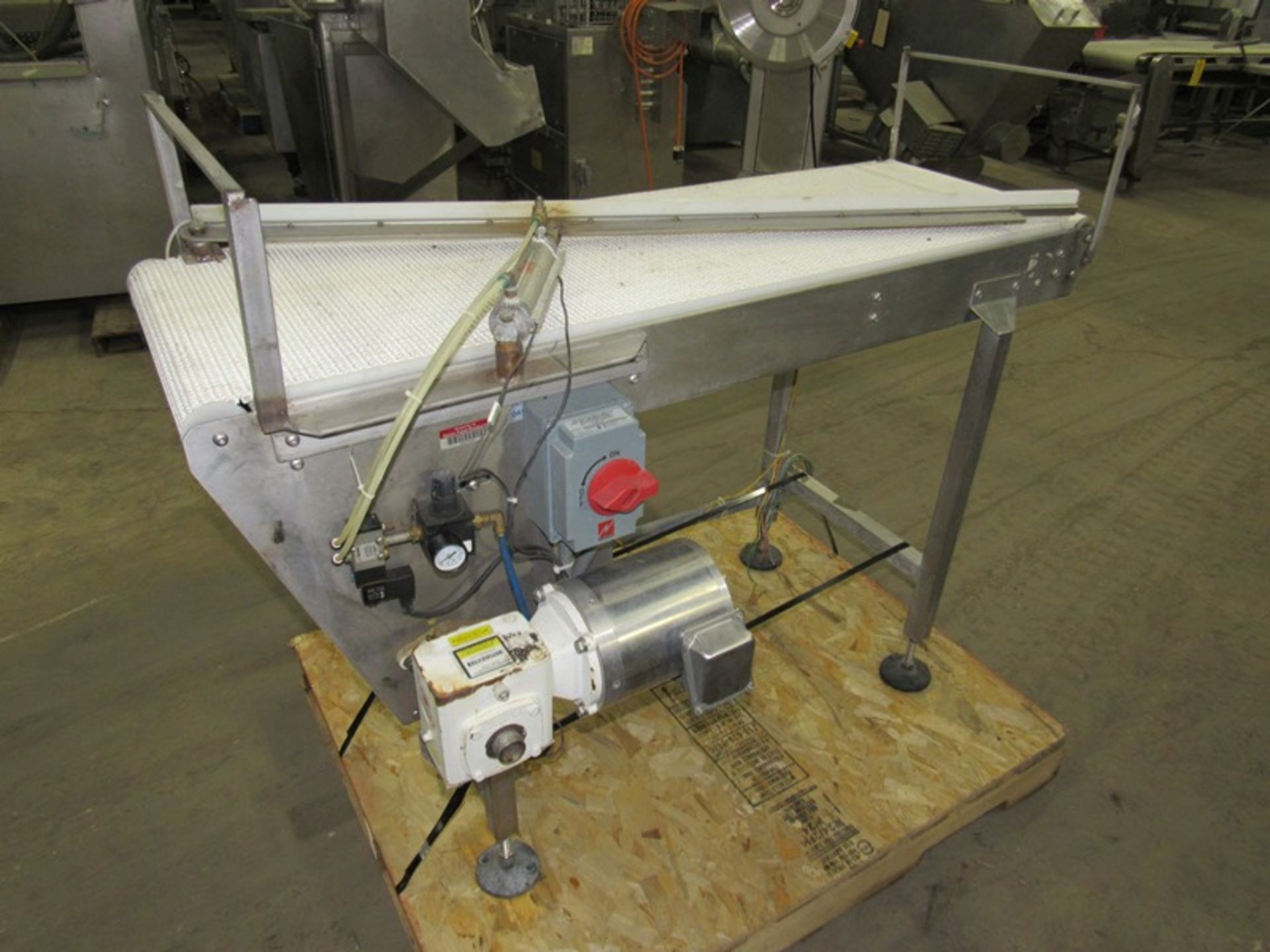 Conveyor, 18" W X 53" L Plastic belt, pneumatic diverter, s.s., 1/2 h.p. , 230 volt motor - Image 2 of 4