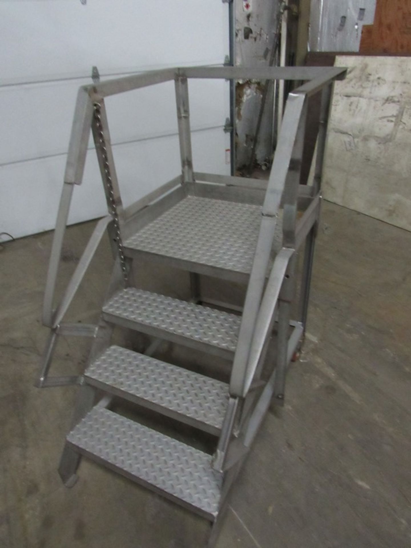 Portable Work Platform, 24" W X 20" L platform, 3 steps