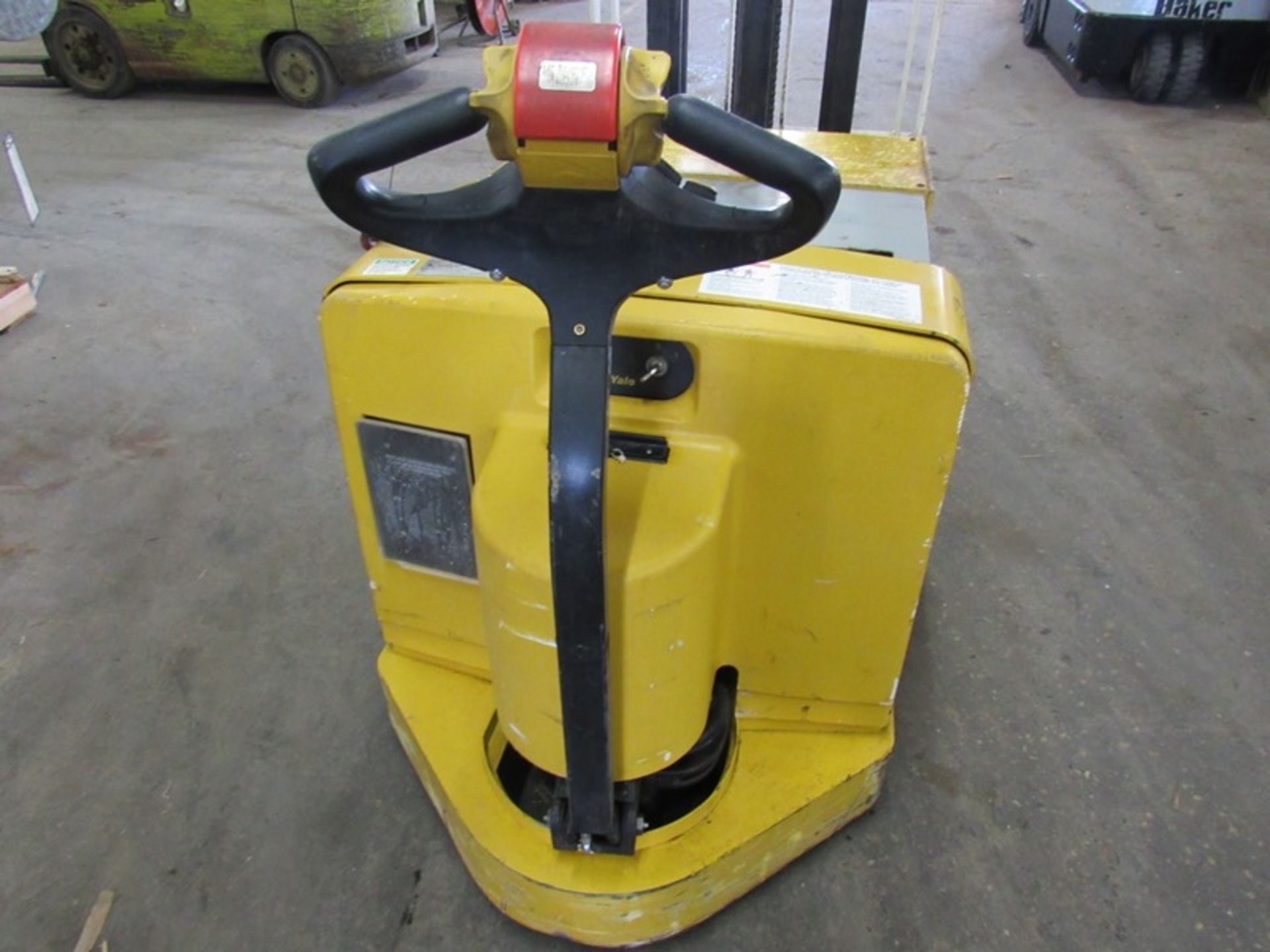 Yale Mdl. MCW040LEN24V083 Walkie Stacker Lift, 2 stage mast, 4000 Lb. lift capacity, 24 volt - Image 6 of 8