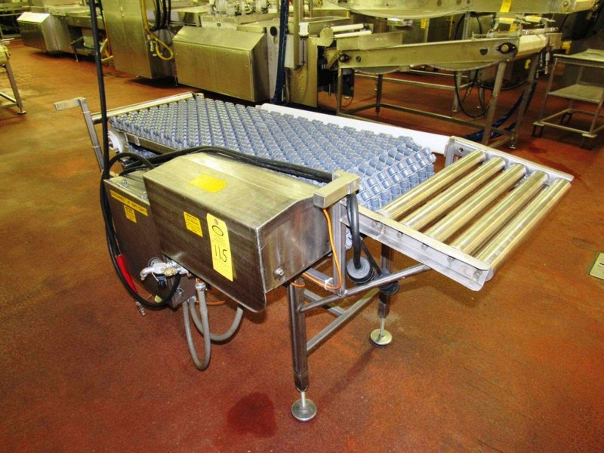 Conveyor, 19" W X 55" L plastic rolling belt, hydraulic operation ($75.00 Required Loading Fee-