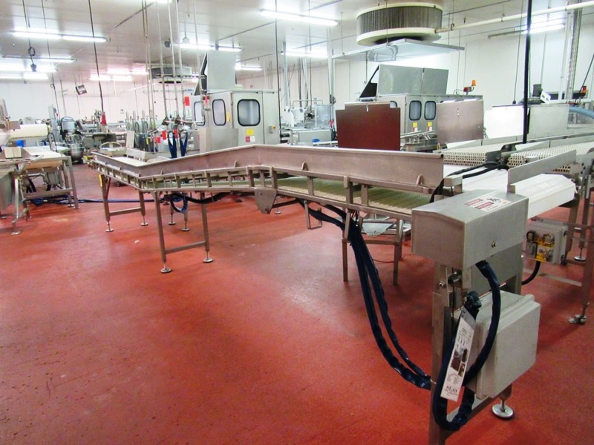 Conveyor, 16 1/2" W X 20' L plastic belt, slight incline, hydraulic operation ($75.00 Required - Image 2 of 3