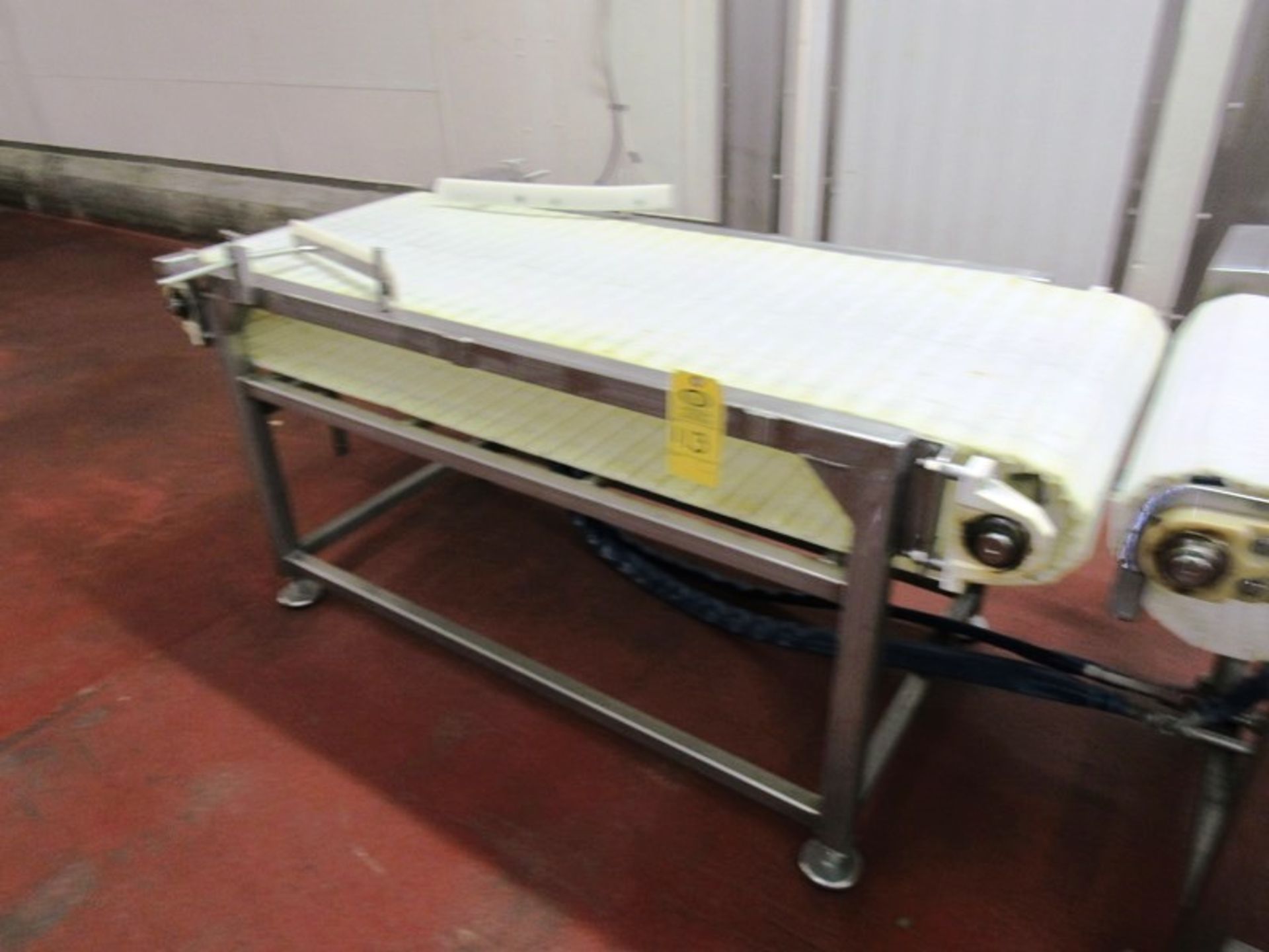 Conveyor, 25 1/2" W X 6' L plastic belt, hydraulic operation ($75.00 Required Loading Fee- Rigger: