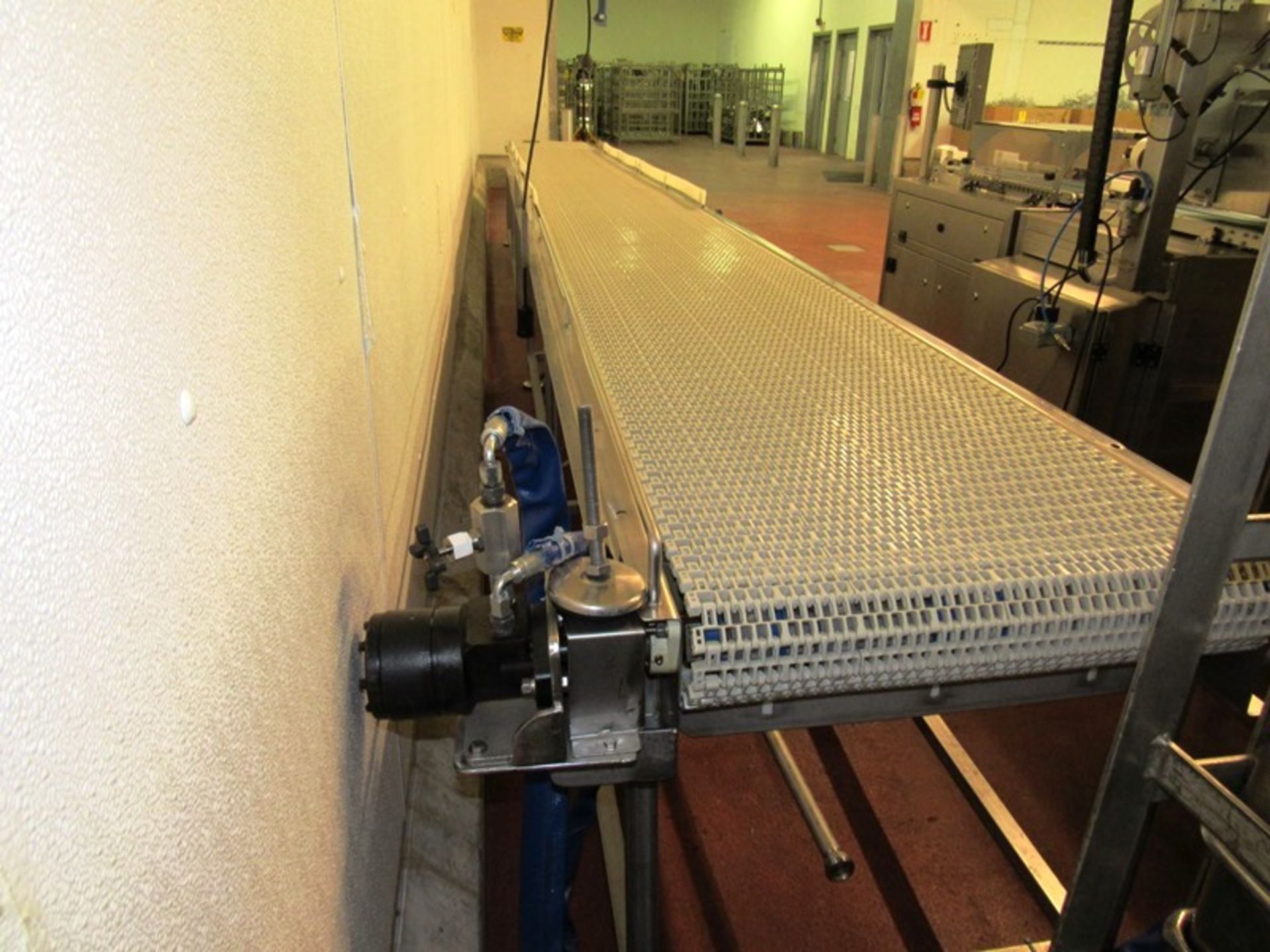 Conveyor, 25" W X 25' L plastic belt, hydraulic operation ($75.00 Required Loading Fee- Rigger: - Image 2 of 3