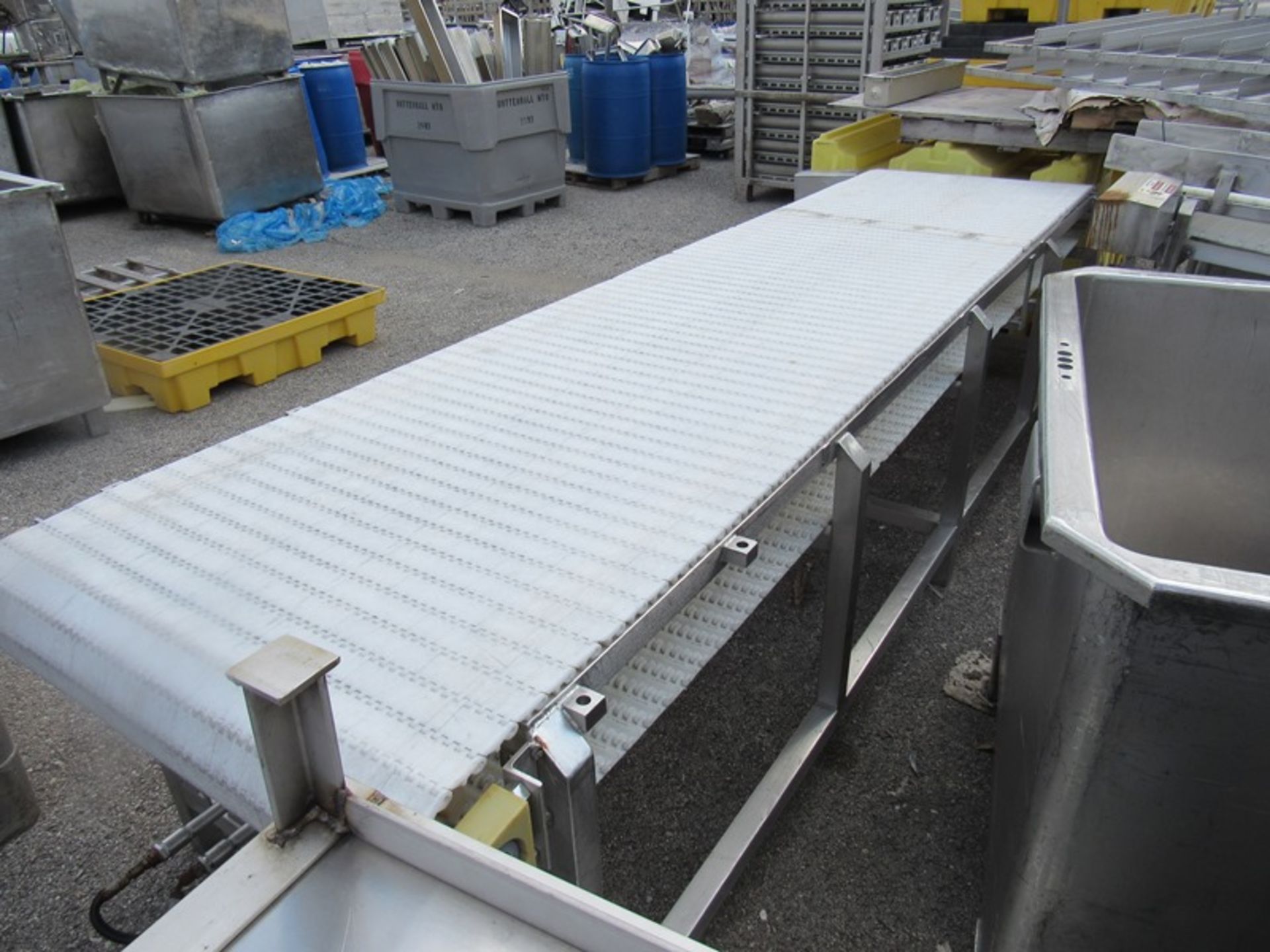 Conveyor, 35 1/2" W X 150" L plastic belt, hydraulic operation ($150.00 Required Loading Fee-