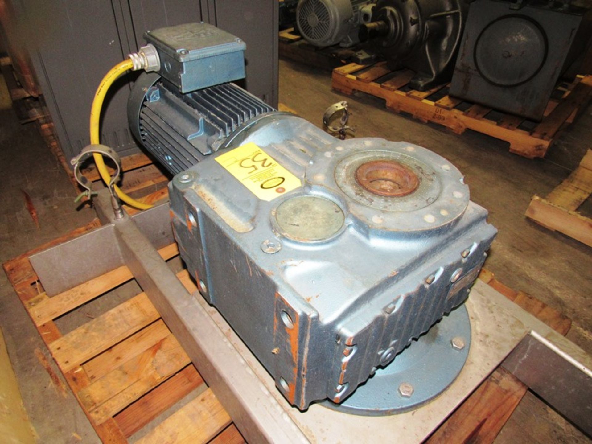 SEW Motor/Gearbox Type DPV160M4, 15 h.p., 1740 RPM, 230/460 volts, Gearbox KAF97DV160M4, input 1740, - Bild 3 aus 3