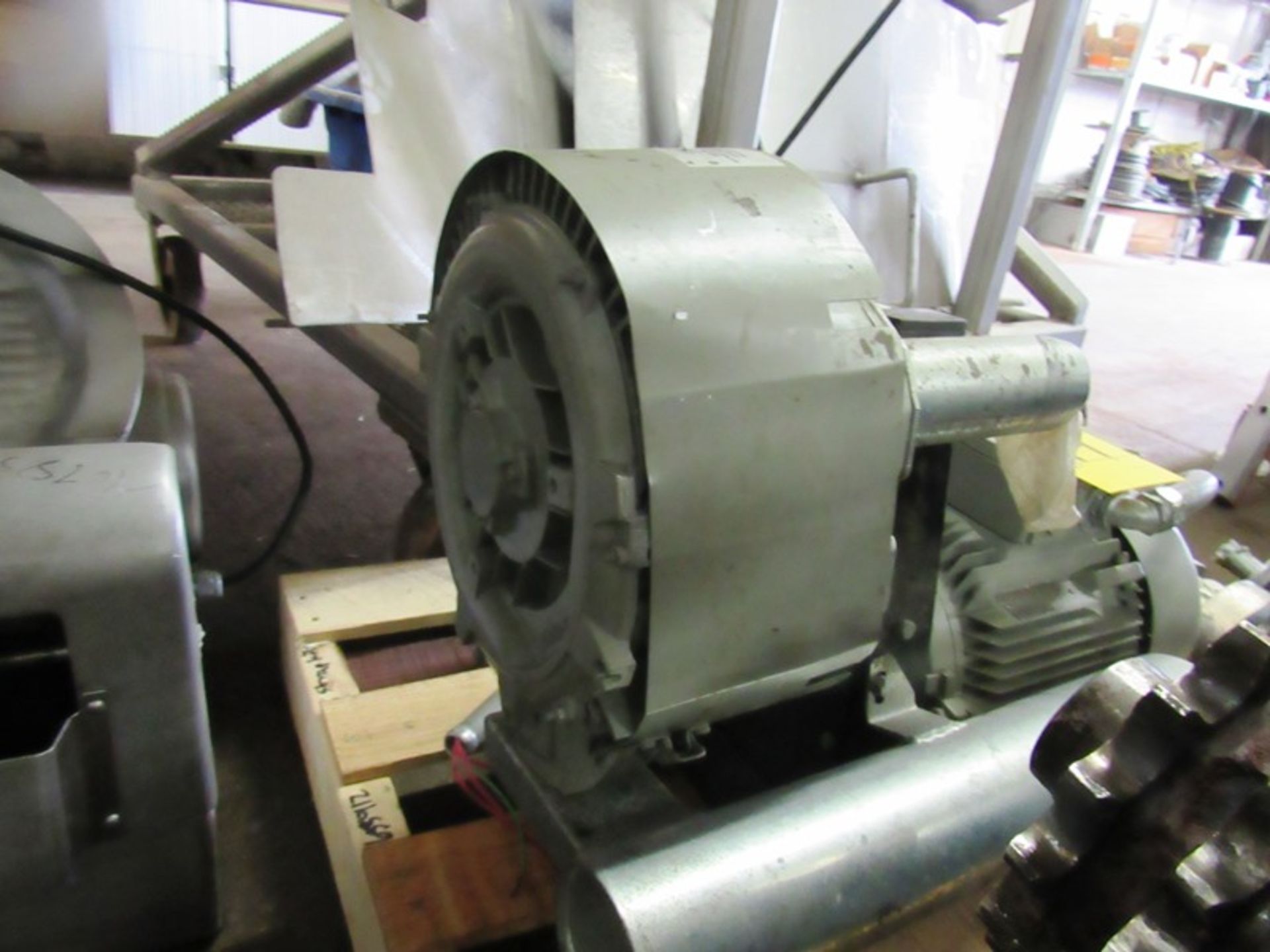 Lot (1) Blower on 2 h.p. Siemens Motor, 220 volts, (1) G.E. Blower Motor, 20 h.p., 3600 RPM, Frame - Bild 2 aus 6