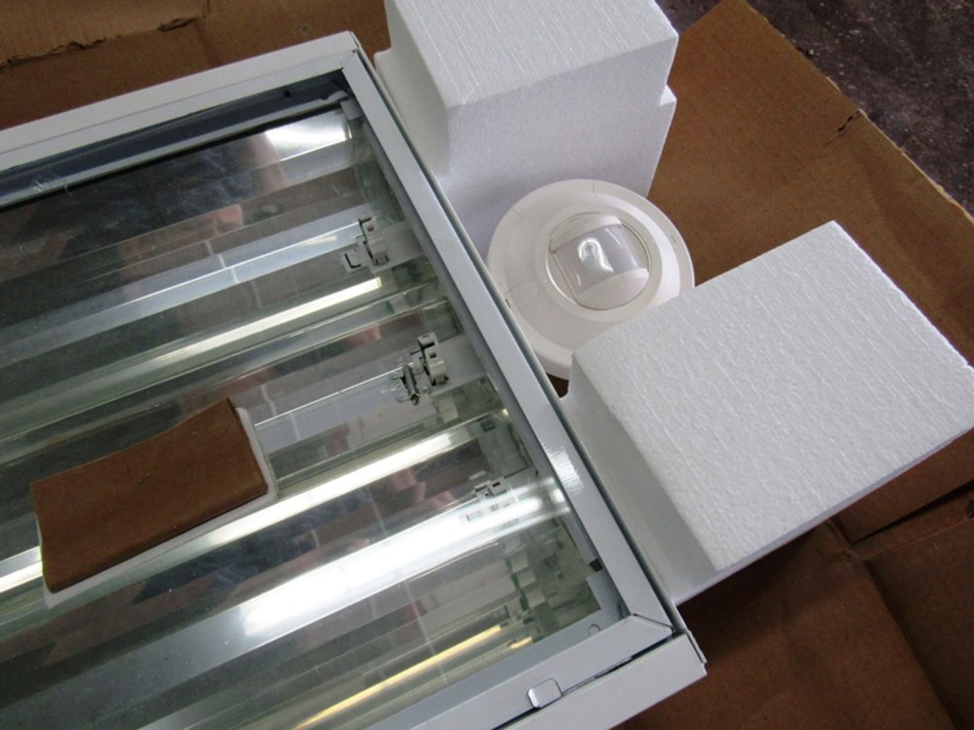 Cooper Lighting Mdl. CPD-1200H Metal UXF-Bay Motion Sensors, 3 lamp, high bay fluorescent - Bild 4 aus 5