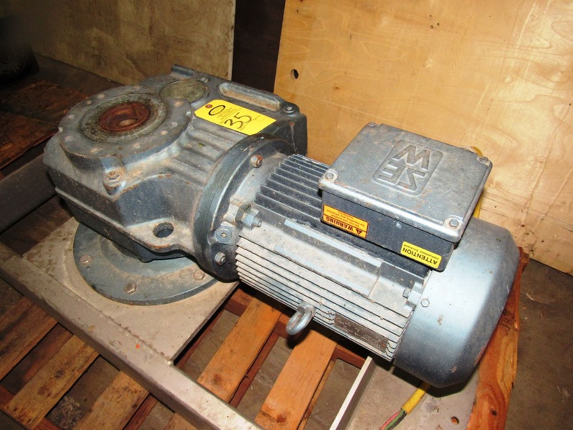 SEW Motor/Gearbox Type DPV160M4, 15 h.p., 1740 RPM, 230/460 volts, Gearbox KAF97DV160M4, input 1740, - Bild 2 aus 3