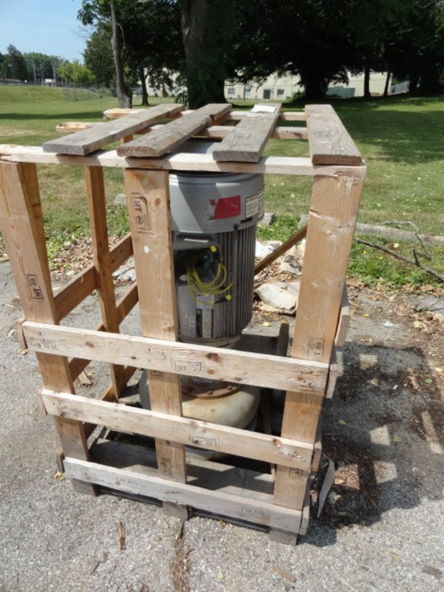 Bell & Gosset Mdl. 6BC 9.6BF Centrifugal Pump, Vertical, 10 HP, in crate outside, ($60.00 Required - Image 2 of 2