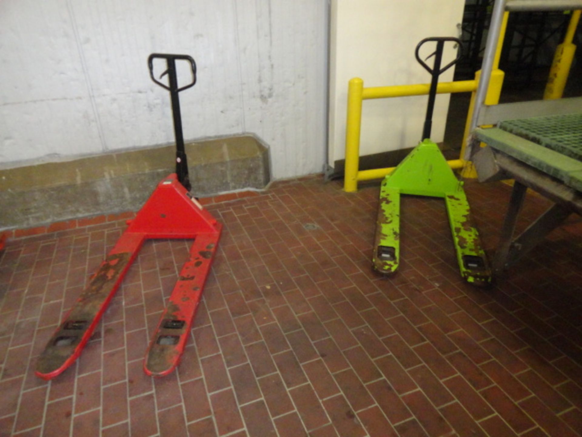 (2) Manual Pallet Jacks, ($20.00 Required Loading Fee- Rigger: Nebraska Stainless - Norm Pavlish -