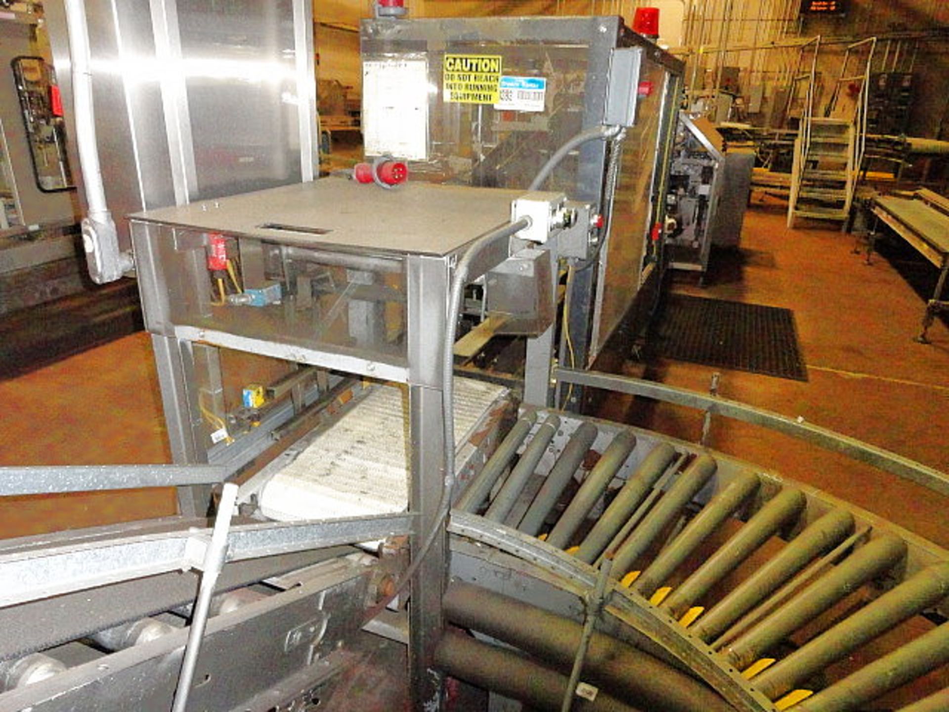 Discharge Conveyor, 36" x 15", plastic belt w/rollers bar conveyor, 26" w x 15' l, 90º turn, ($60.00 - Image 3 of 3