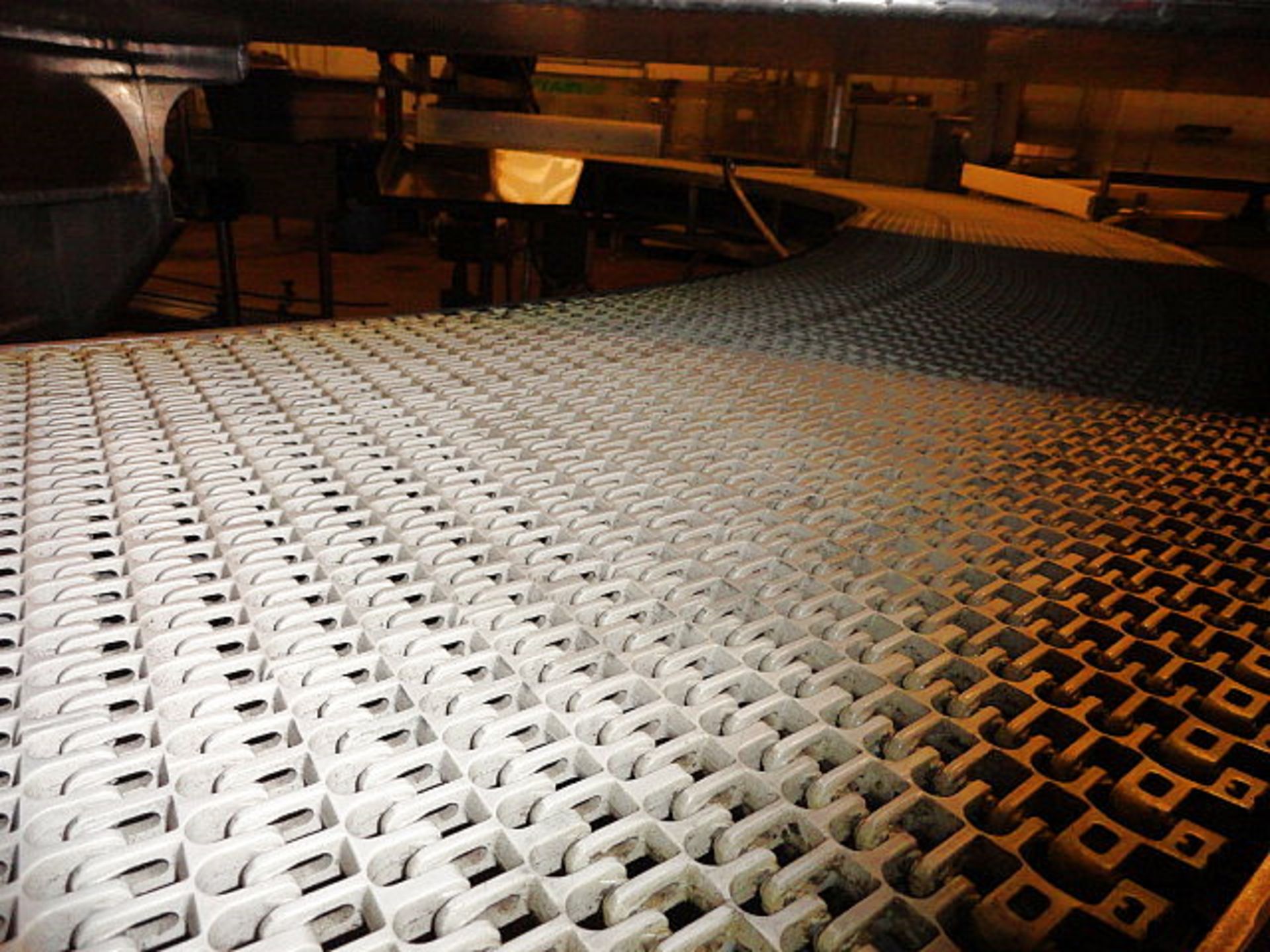 180º Stainless Steel Turn Conveyor, 18" wide x 12' radius, 47" high, ($150.00 Required Loading - Image 2 of 3
