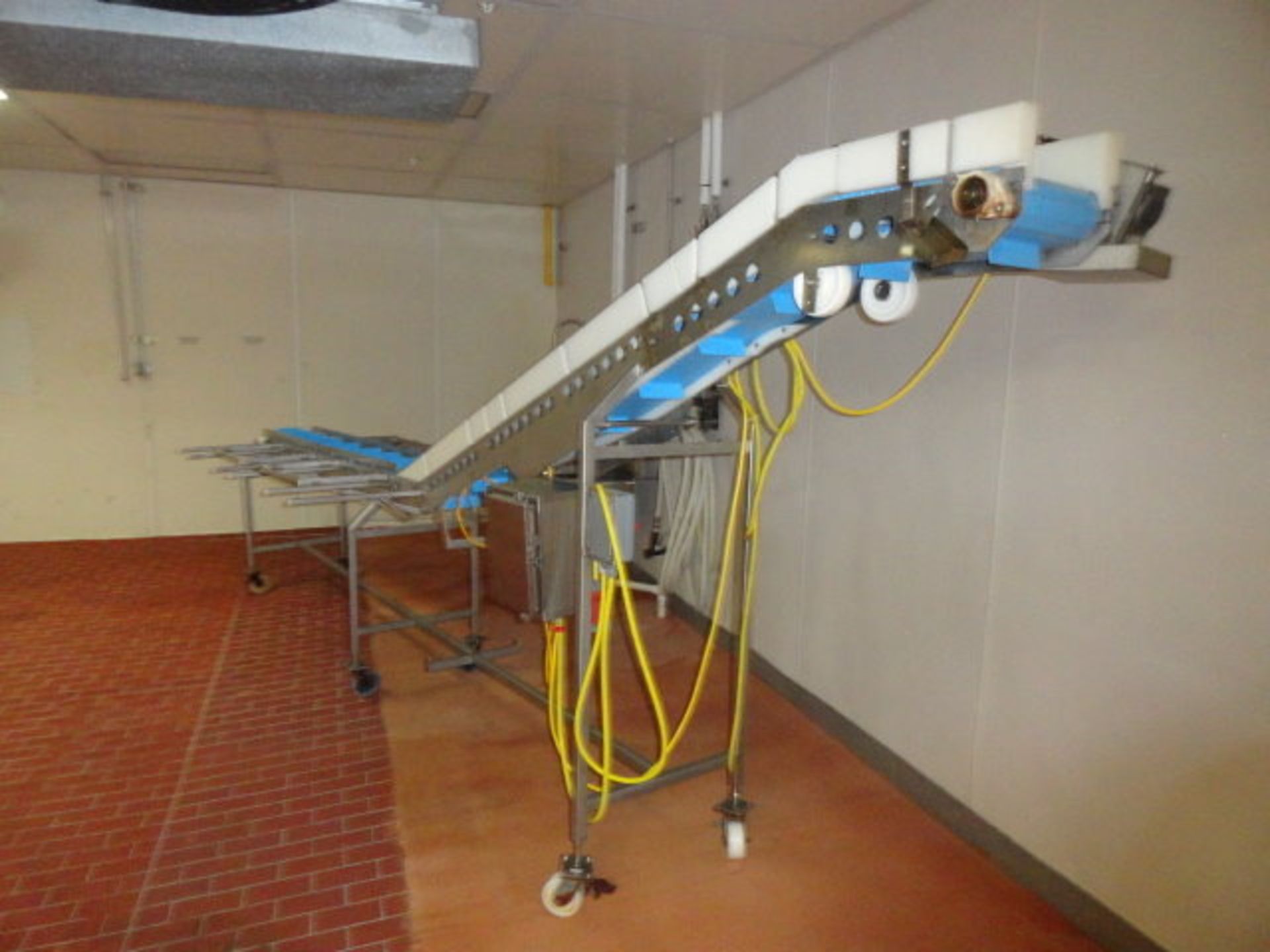 Trim Line- 4 station, 18' long on casters, main product belt 11" wide x 8' flat section x 2" cleats, - Image 2 of 5