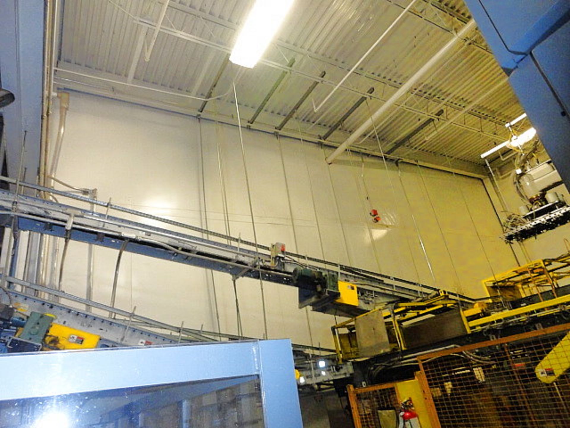 Hytrol Powered belt conveyor, 12" w x 100'+ suspended conveyor with (2) 90º turns, ($300.00 Required - Image 3 of 3