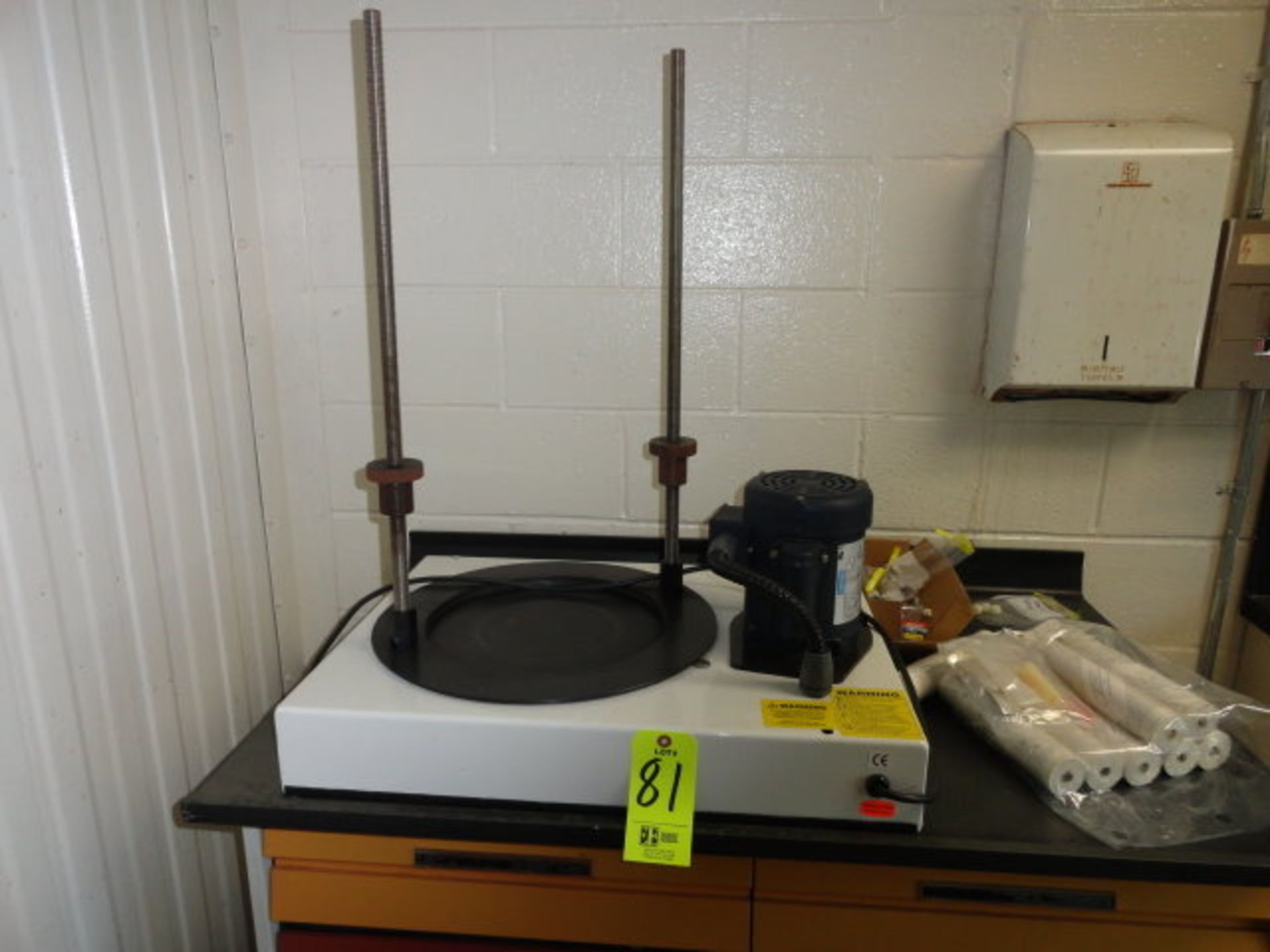 WS Tyler Mdl. RX-812 Sieve Shaker with no sieves, Ser. # 22010, type 110 Volts, 60 HZ, ($60.00