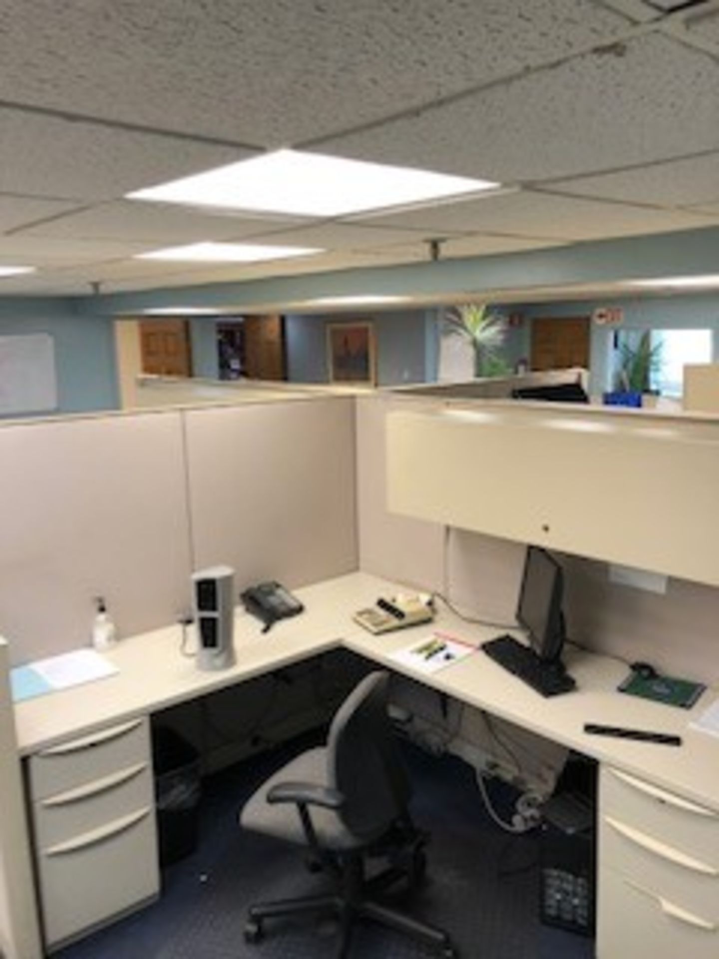 Lot Office: Desks, Chairs, Partitions, File Cabinets - Image 5 of 9