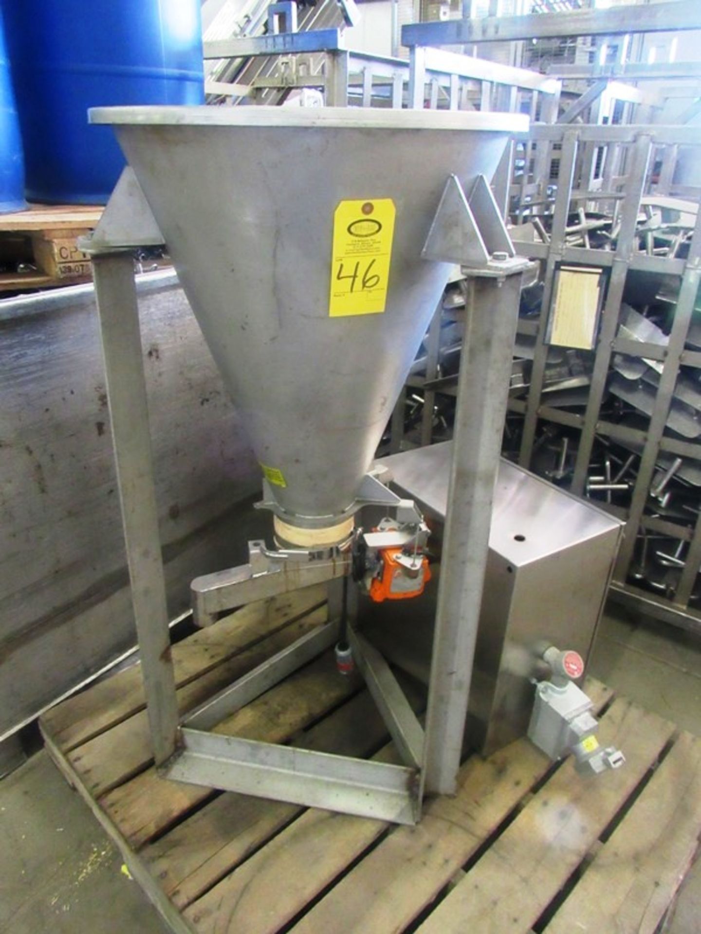 Schenck Mdl. MOD4003 Volumetric Feed Hopper with controls, Ser. #72487-01A-4000V, Mfg. 2002