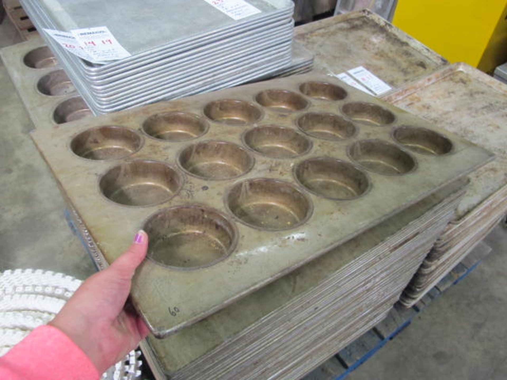 LOT, 10X, 18" x 26" MUFFIN PANS (4" ROUND) - Image 3 of 4