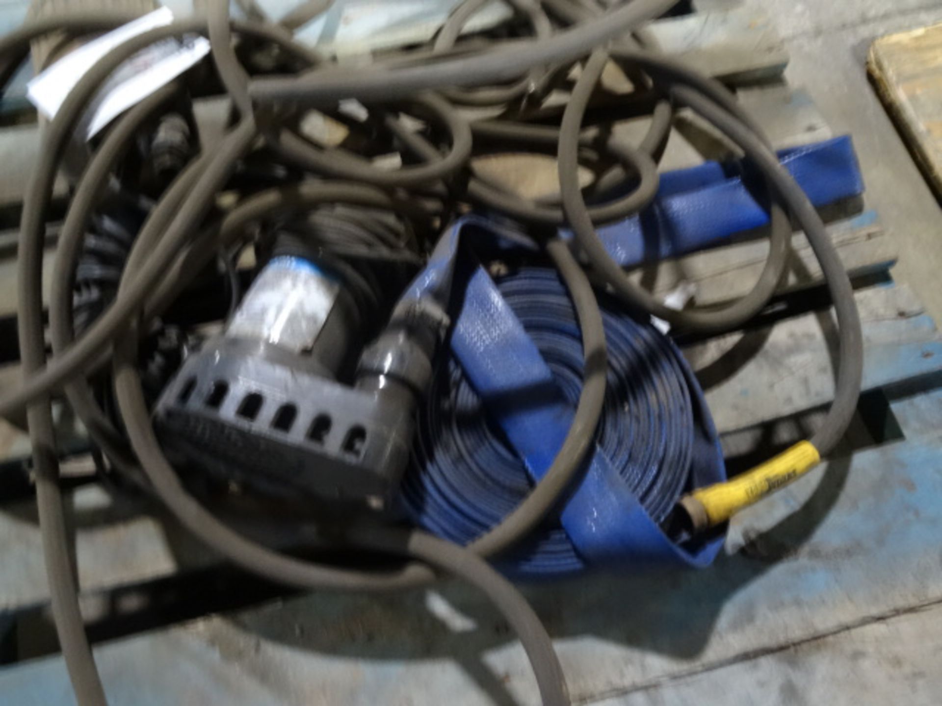 1 LOT, 2 (AS IS) WATER PUMPS W/ HOSE - Image 2 of 4