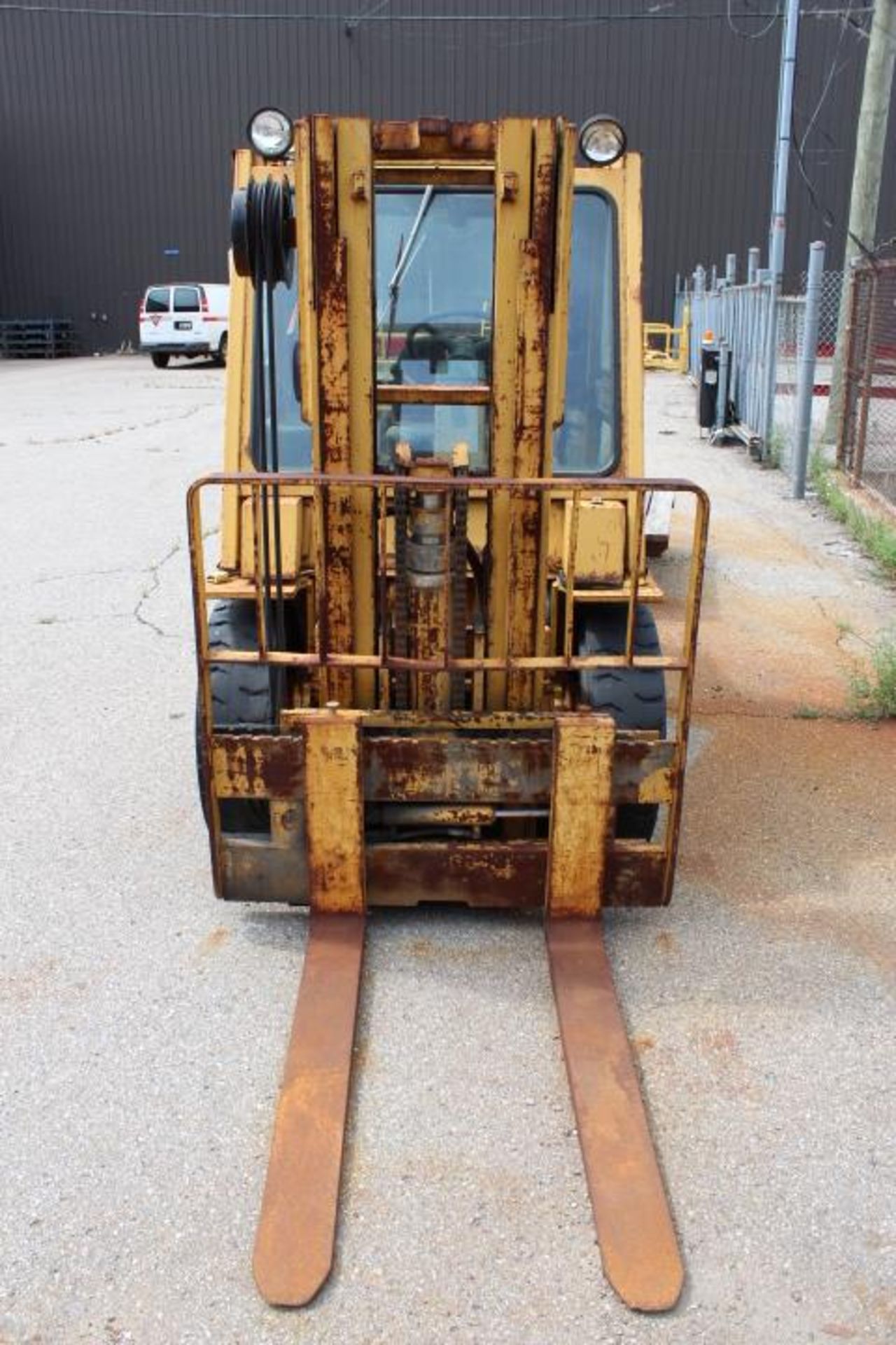 1X, VINTAGE CATAPILLAR YARD LIFT W/ SIDE SHIFTER & FORKS (AS IS) - Image 11 of 19