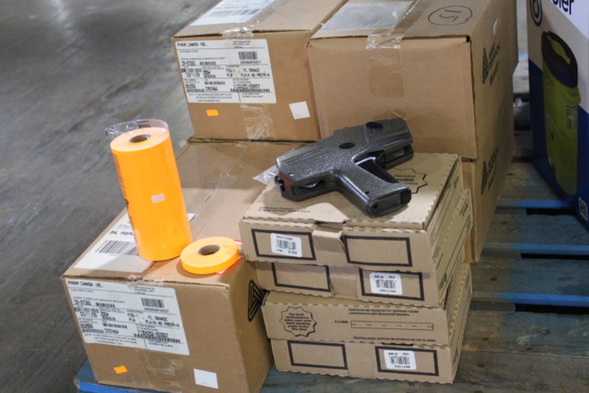 1 LOT, 2X 2.7 GAL COOLERS, 4 PRICE GUNS, PRICE STICKER ROLLS ETC - Image 2 of 5