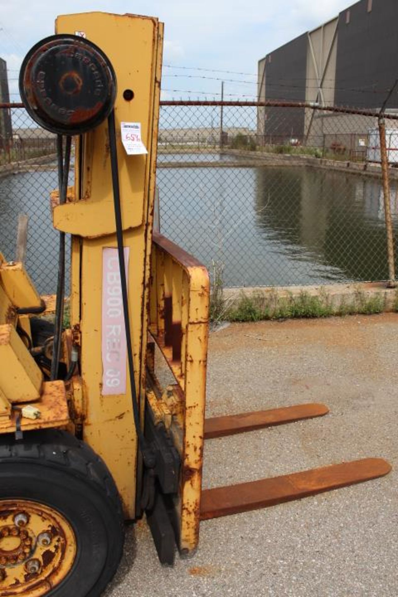 1X, VINTAGE CATAPILLAR YARD LIFT W/ SIDE SHIFTER & FORKS (AS IS) - Image 10 of 19