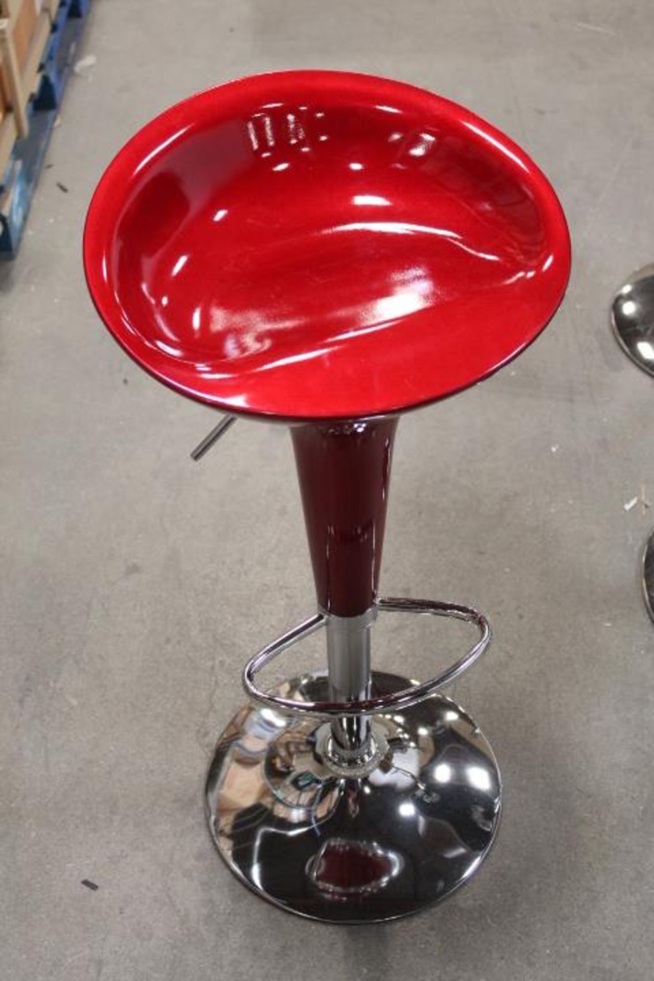 1X, LUMISOURCE BACKLESS SCOOPER BAR STOOL