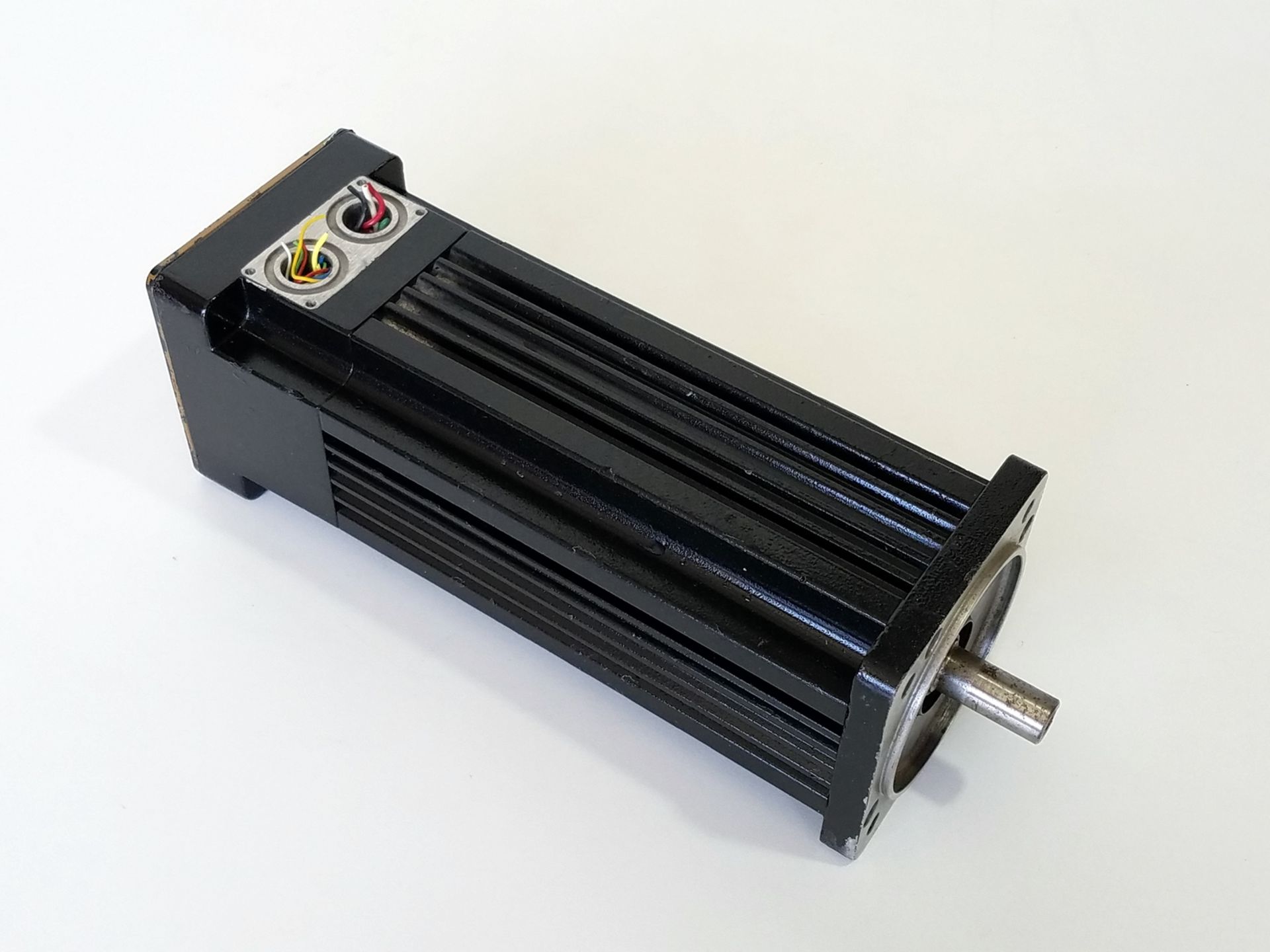 SERVO MOTOR