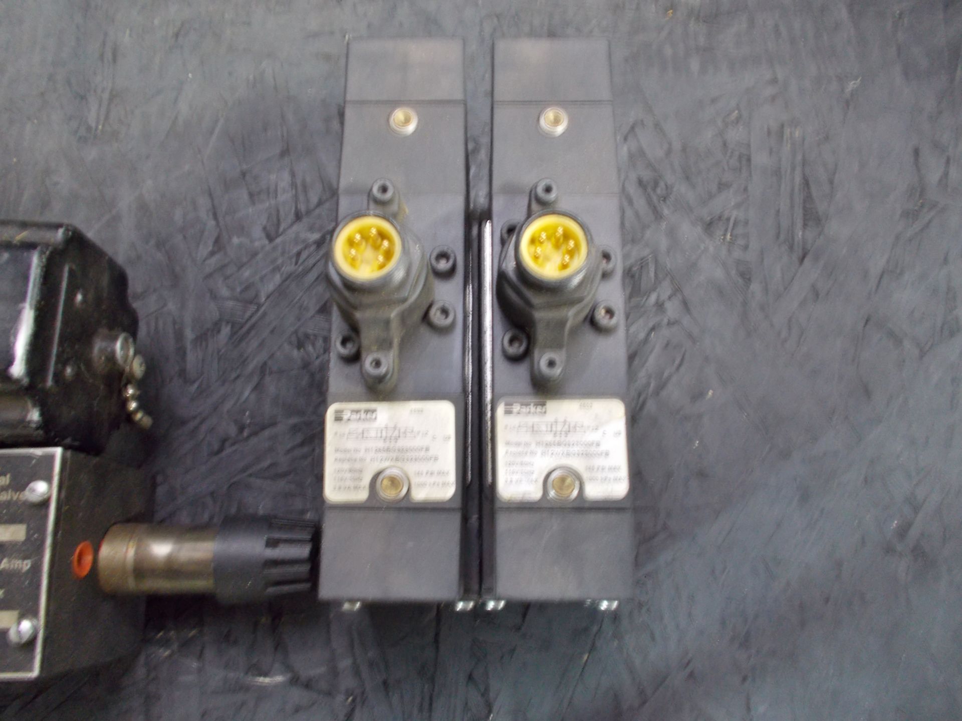 HYDRAULIC DIRECTIONAL VALVES - Image 3 of 5