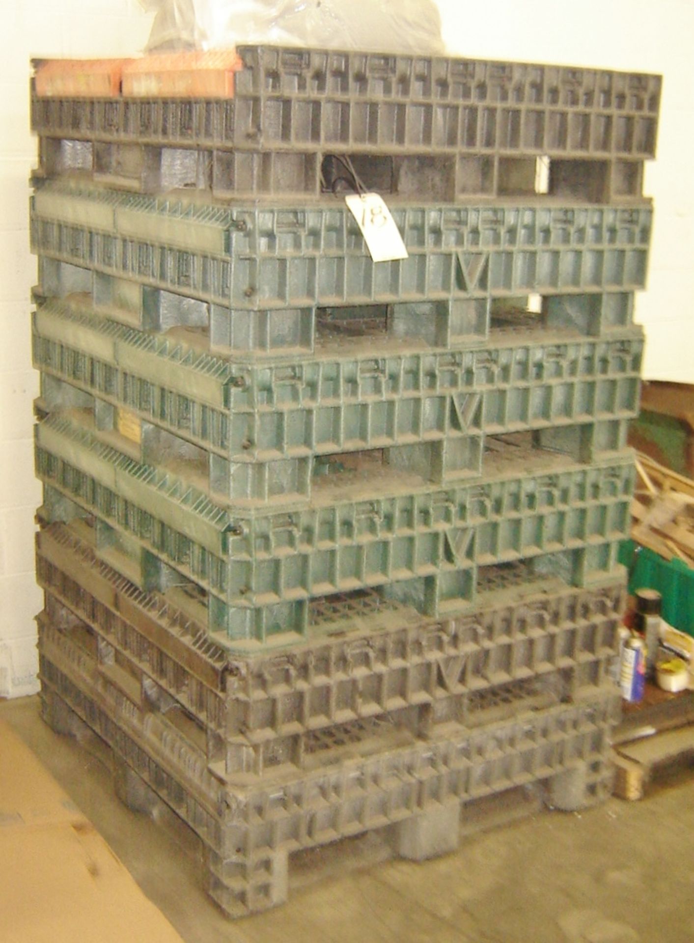 COLAPSABLE STACKABLE PALLET BIN/BOXES - Image 3 of 3