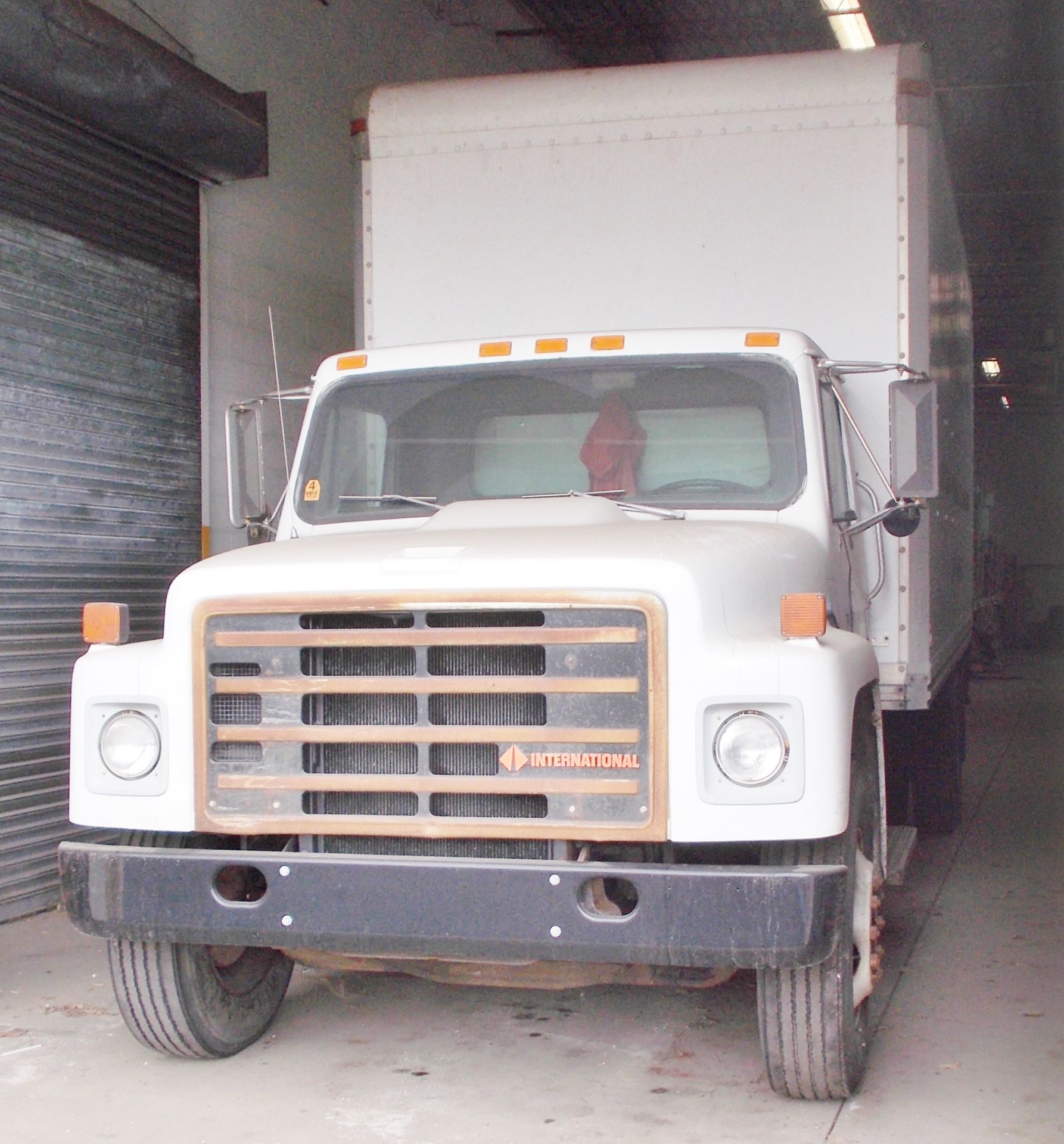 1988 INTERNATIONAL DIESEL VAN BODY TRUCK - Image 8 of 8