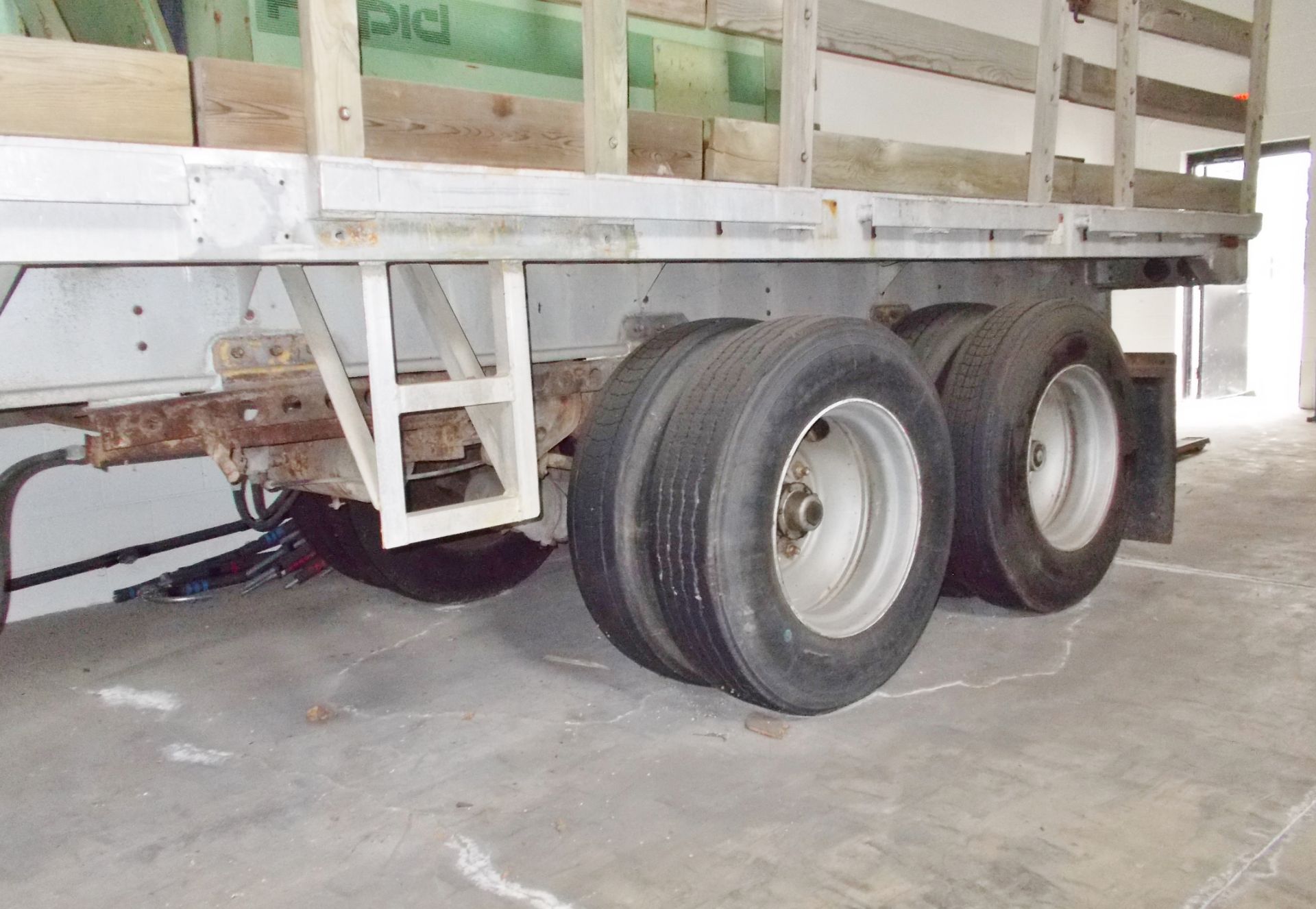 40' TANDEM AXLE FLATBED TRAILER - Image 6 of 17