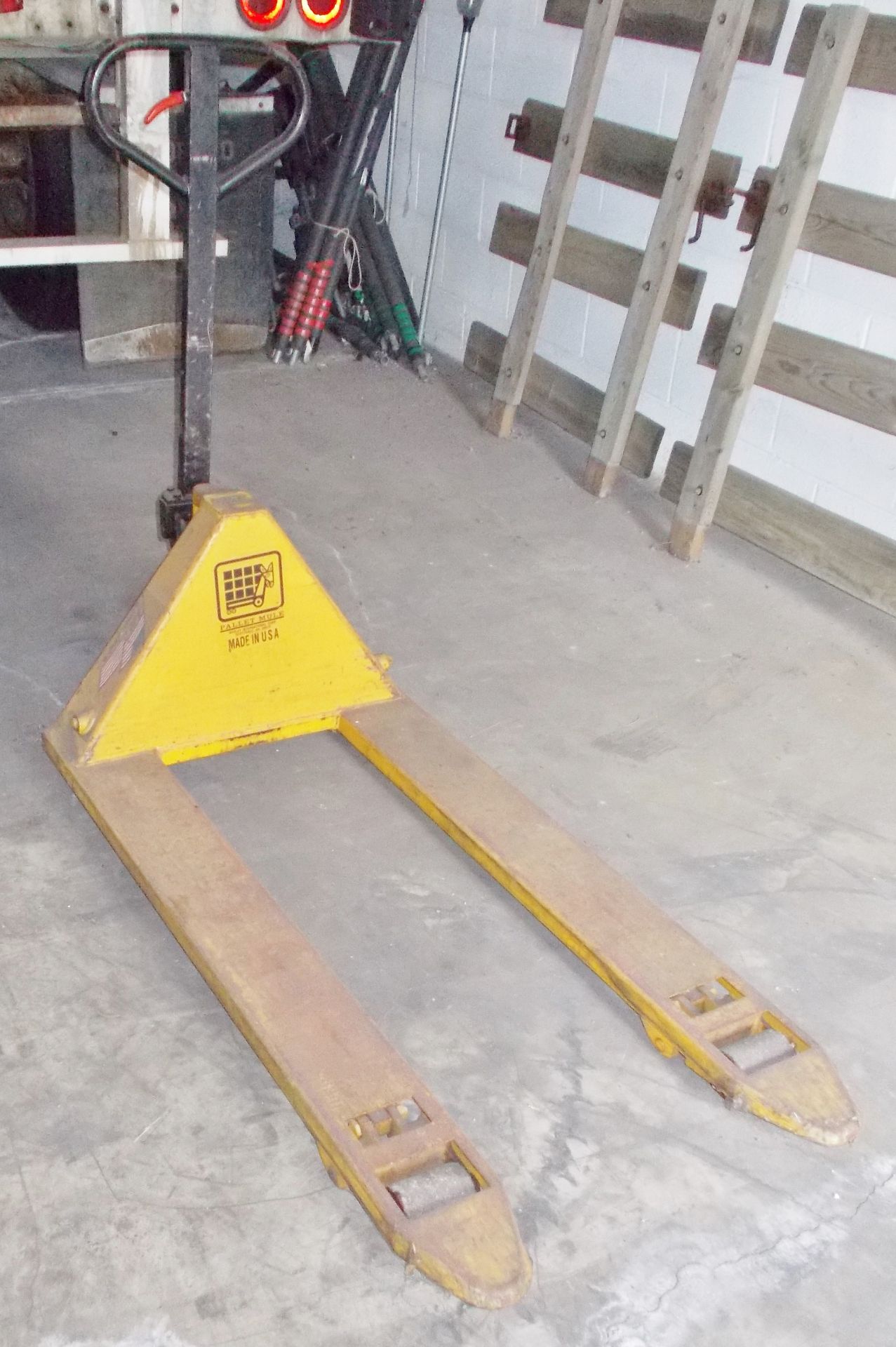 PALLET MULE HYDRAULIC PALLET JACK - Image 2 of 5