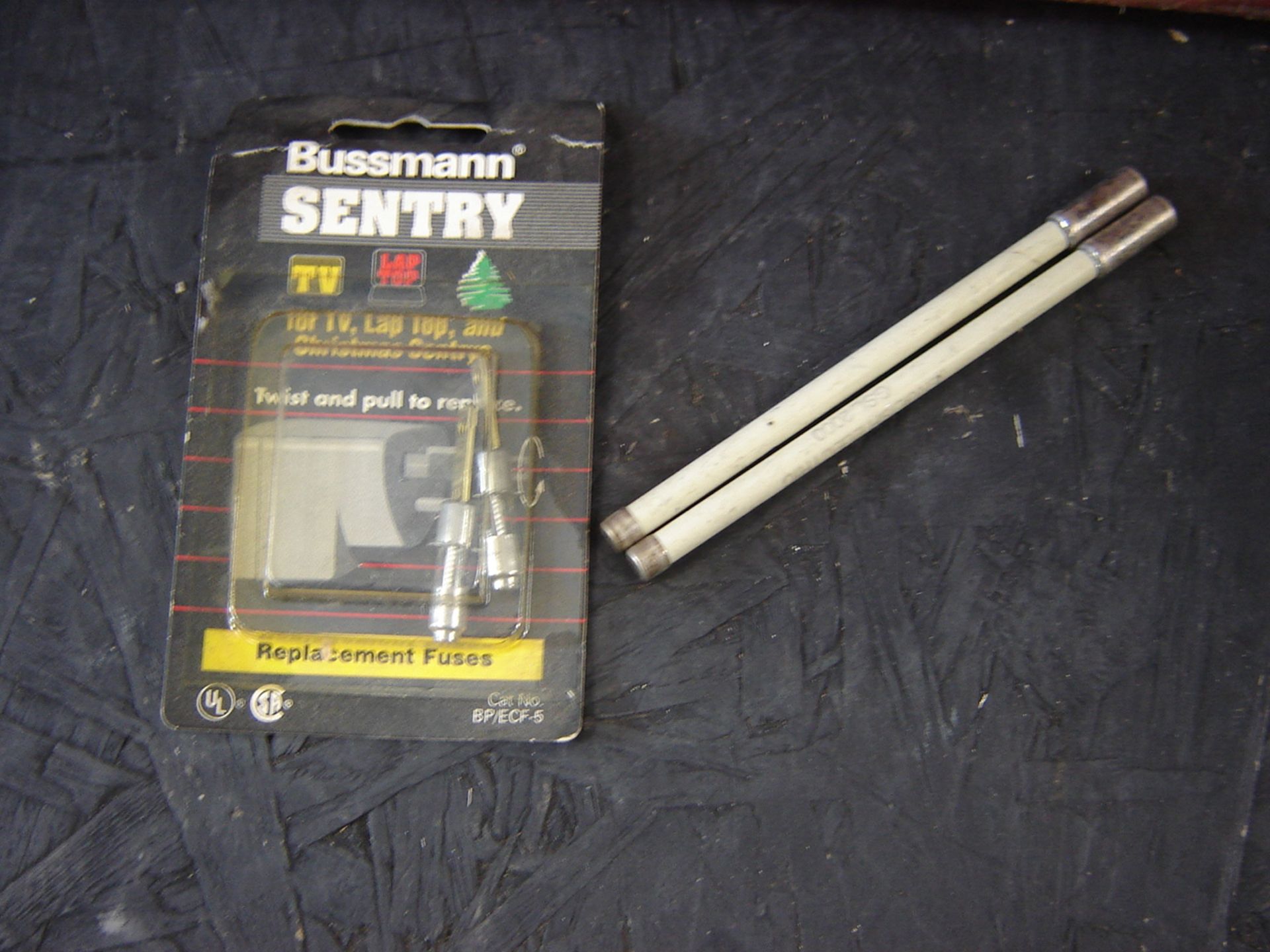 BUSSMANN SENTRY REPLACEMENT & FUSES ETC - Image 3 of 4