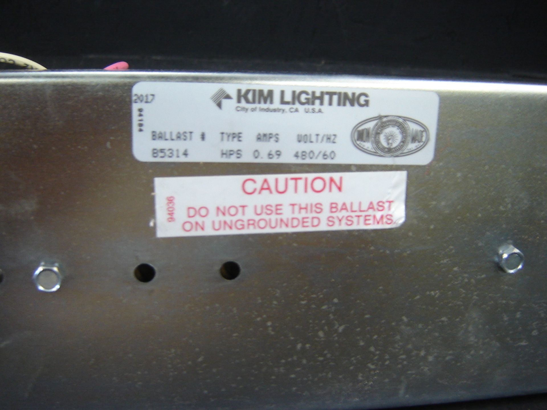 KIM LIGHTING 250 WATT HIGH PRESSURE SODIUM FIXTURE - Image 3 of 5