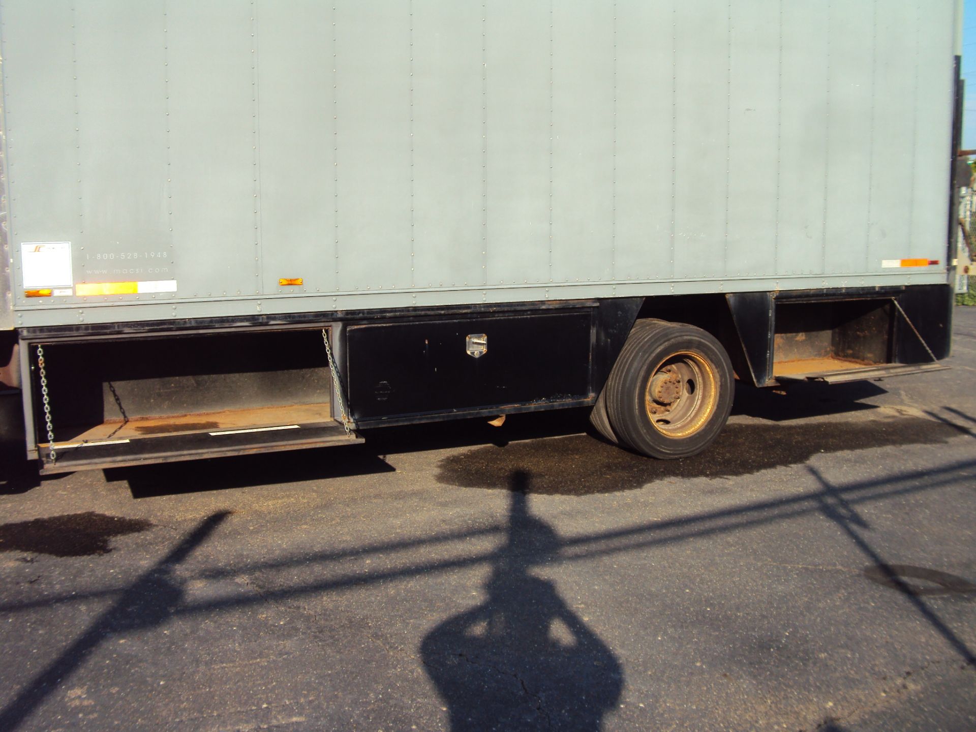 1996 GMC TOPKICK 26' BOX DIESEL TRUCK - Image 11 of 24