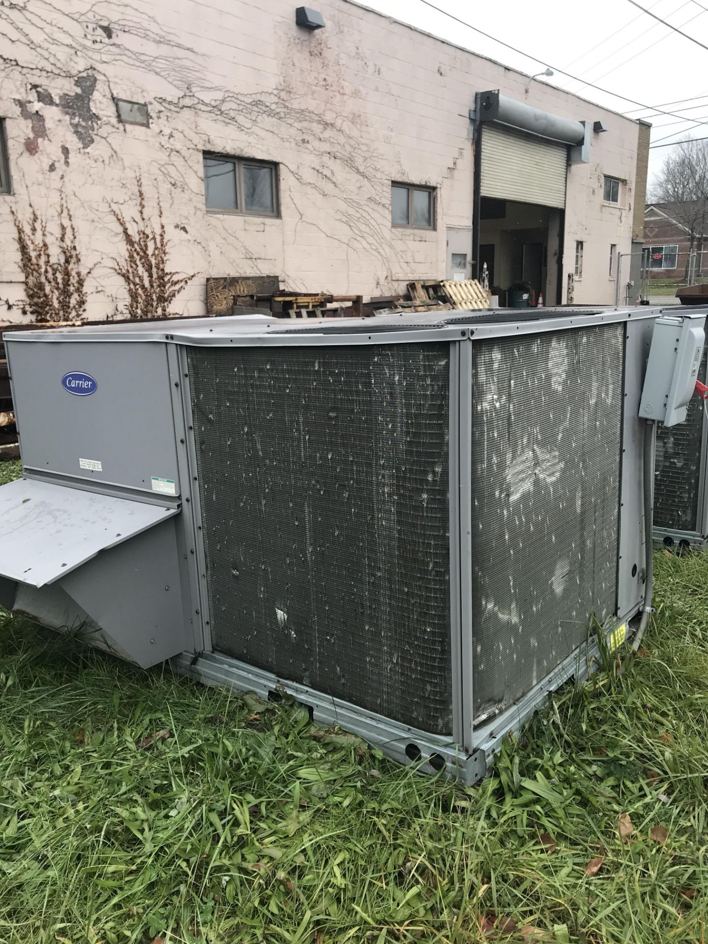 CARRIER ROOFTOP AIR CONDITIONER
