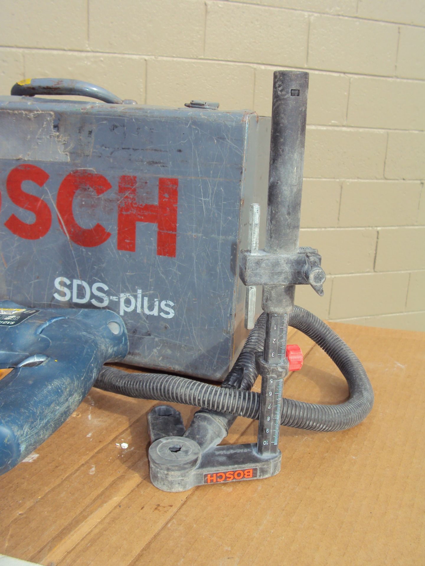 BOSCH #11221DVS BULLDOG SDS PLUS HAMMER DRILL - Image 4 of 5