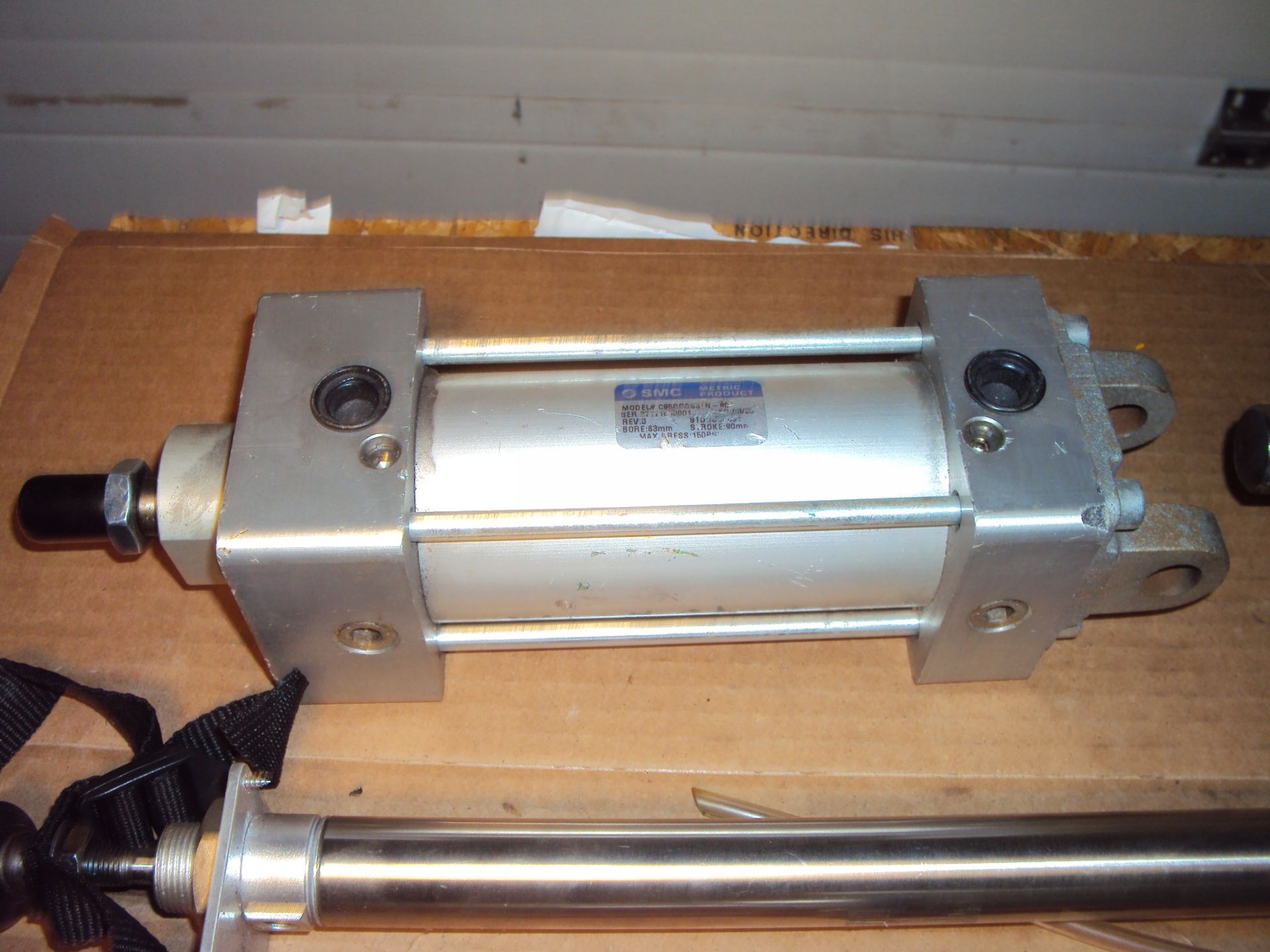 AIR CYLINDERS, GRIPPERS & RODLESS CYLINDERS - Image 2 of 8