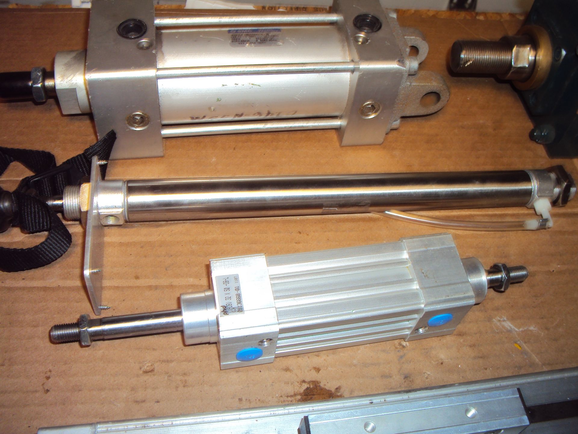 AIR CYLINDERS, GRIPPERS & RODLESS CYLINDERS - Image 6 of 8