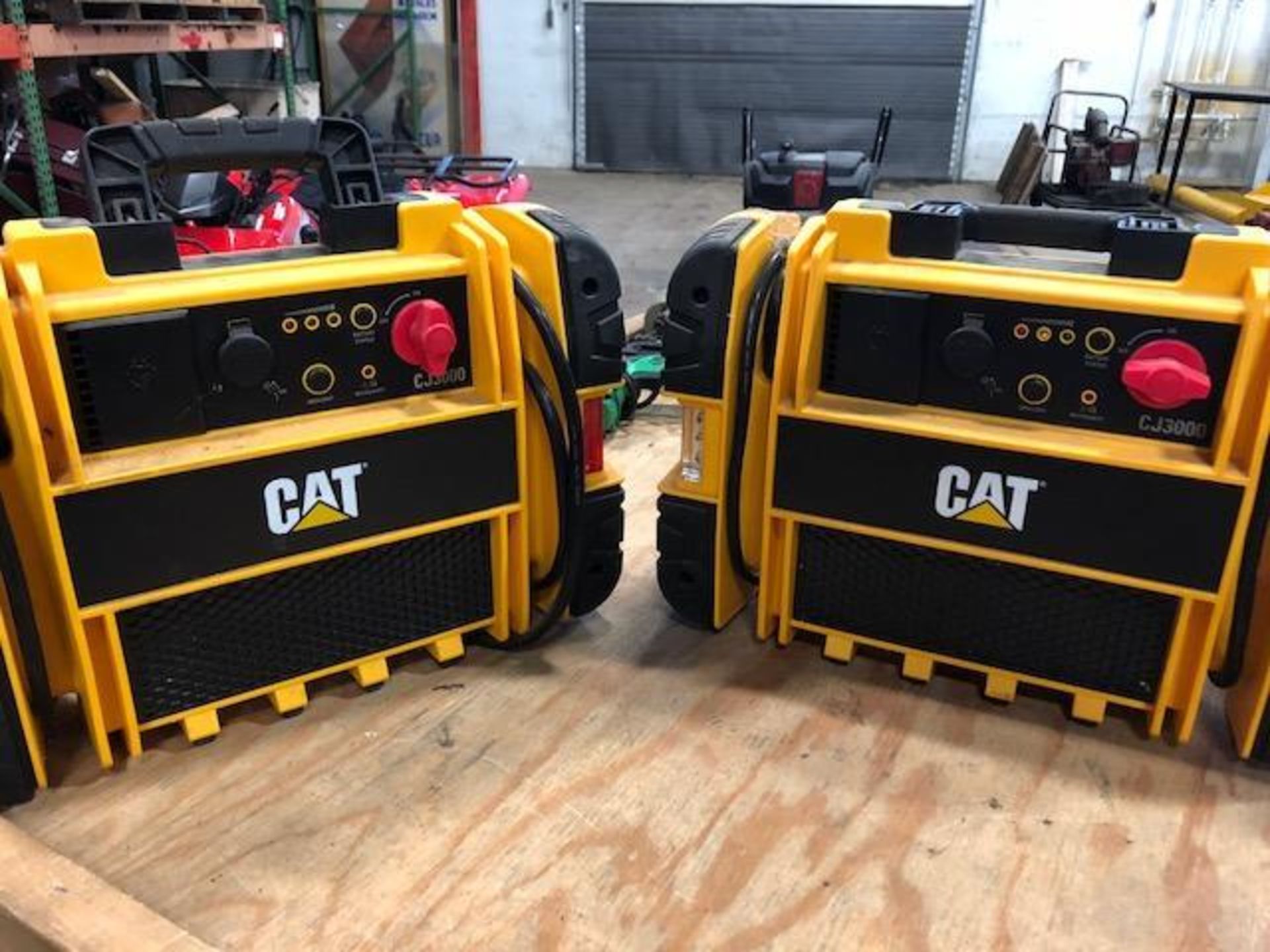 Cat CJ3000 12V DC jump box