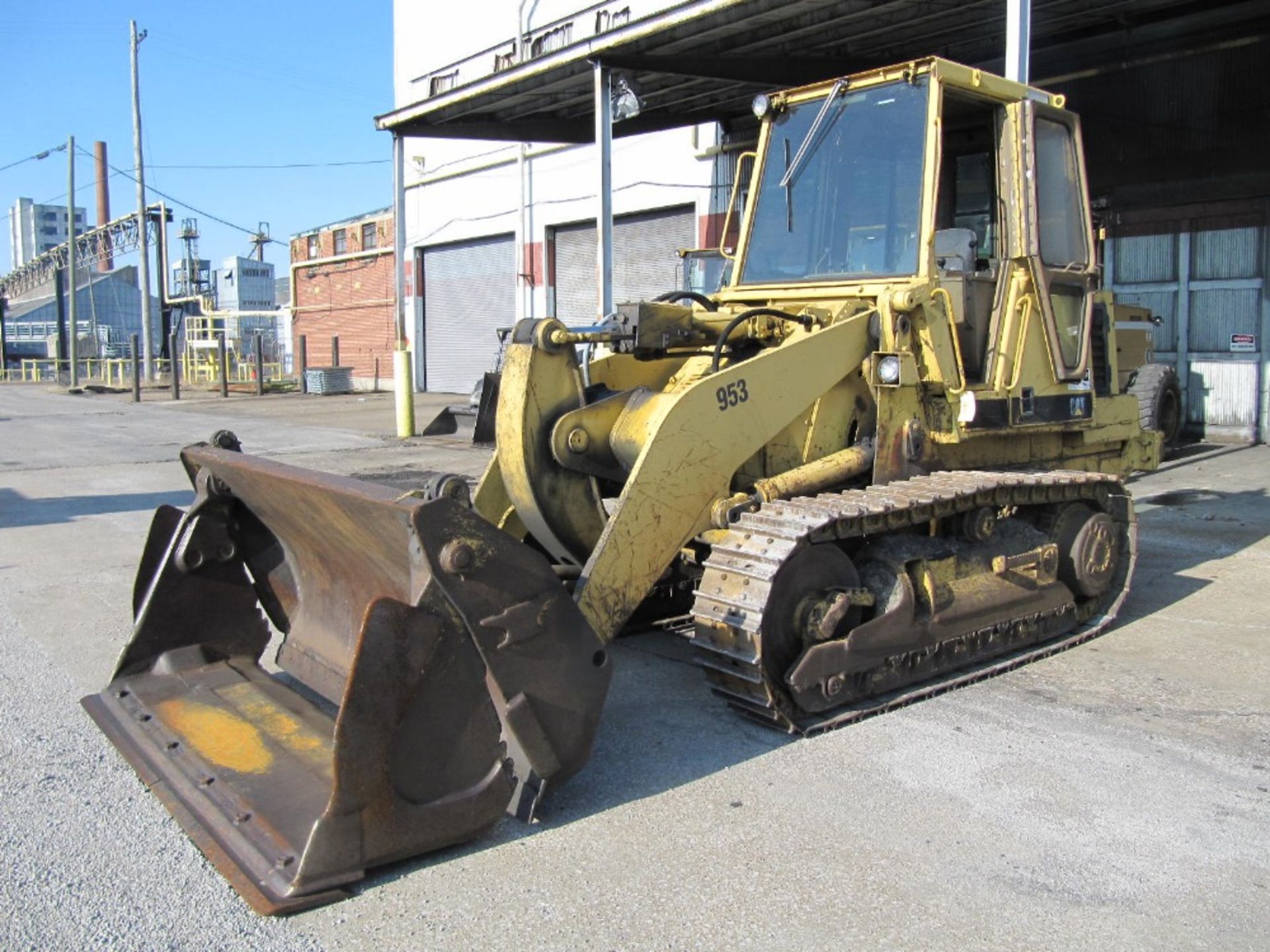 CAT 953 Loader Tractor, Hi lift, Cat model 3204 diesel engine, 432 hrs. indicated, enclosed cab,