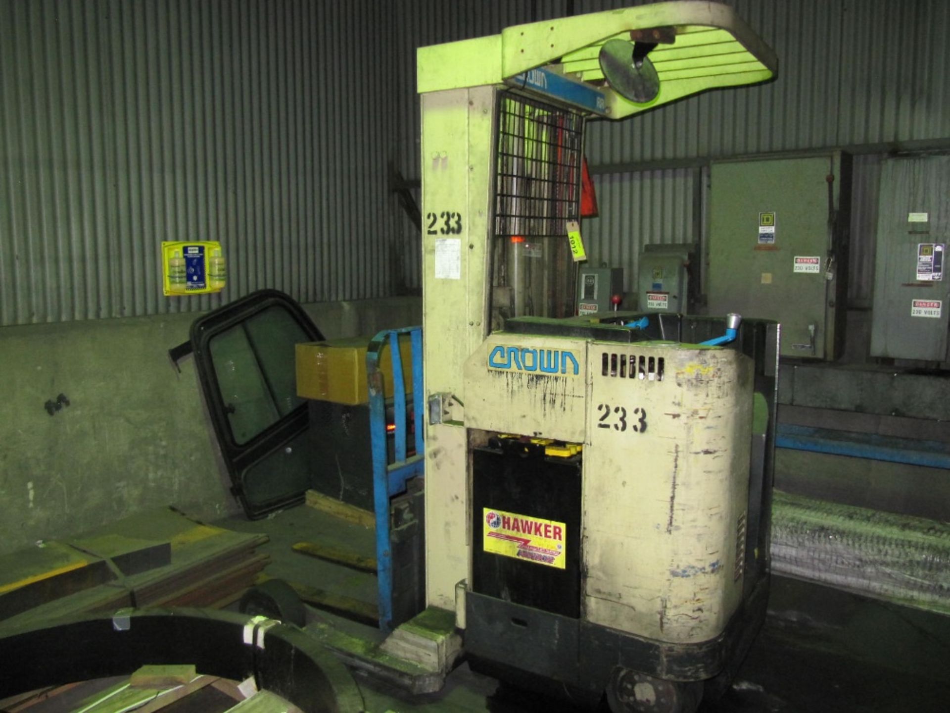 Crown 45RRTT-S Reach lift truck, 756 hrs. indicated, 4500 lb. cap., 36 volt, 198" mast ht. with