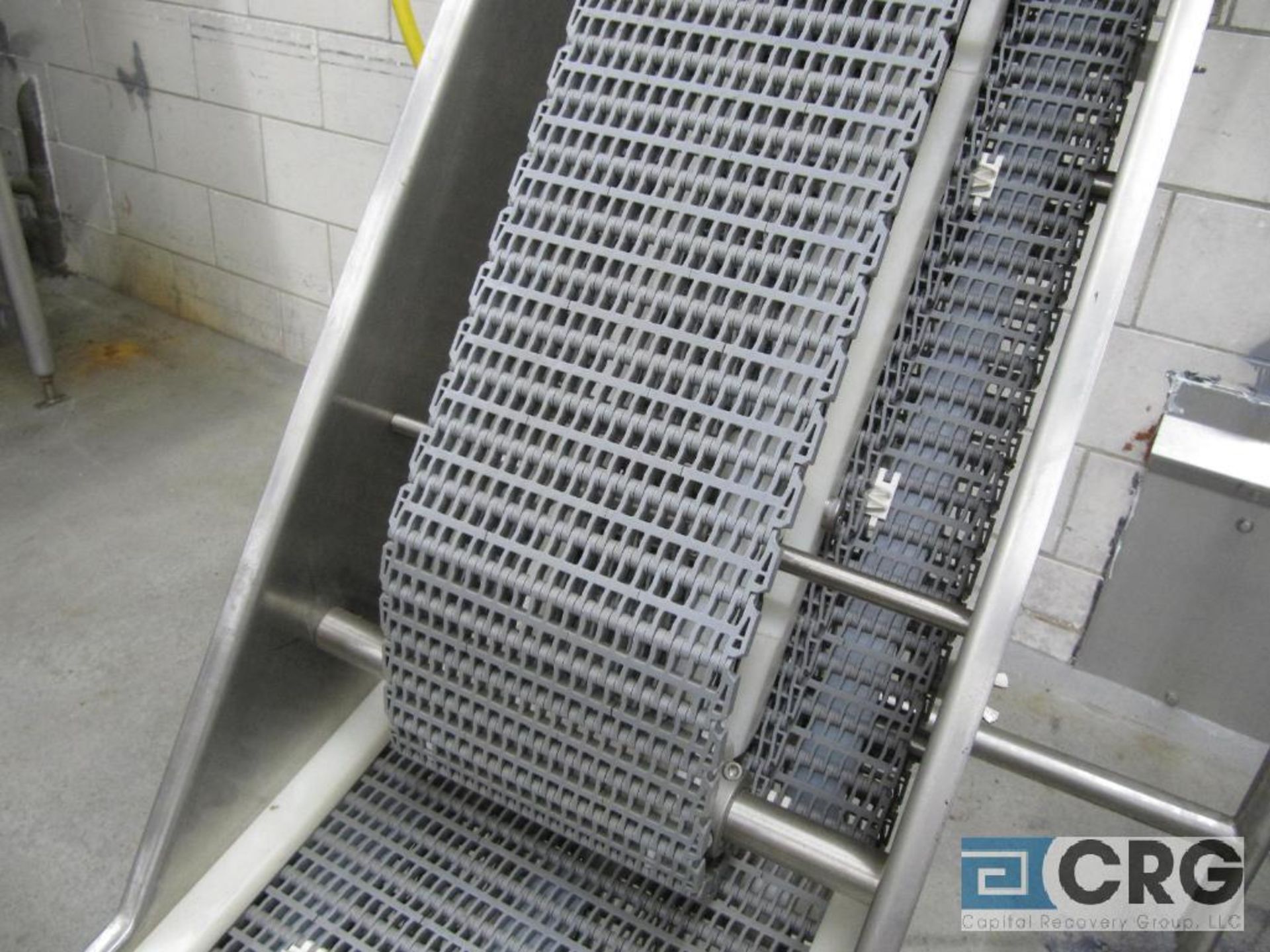 Incline conveyor with pressure belt, stainless, 8' overall length, 12" wide paltic belt, mobil - Image 2 of 2