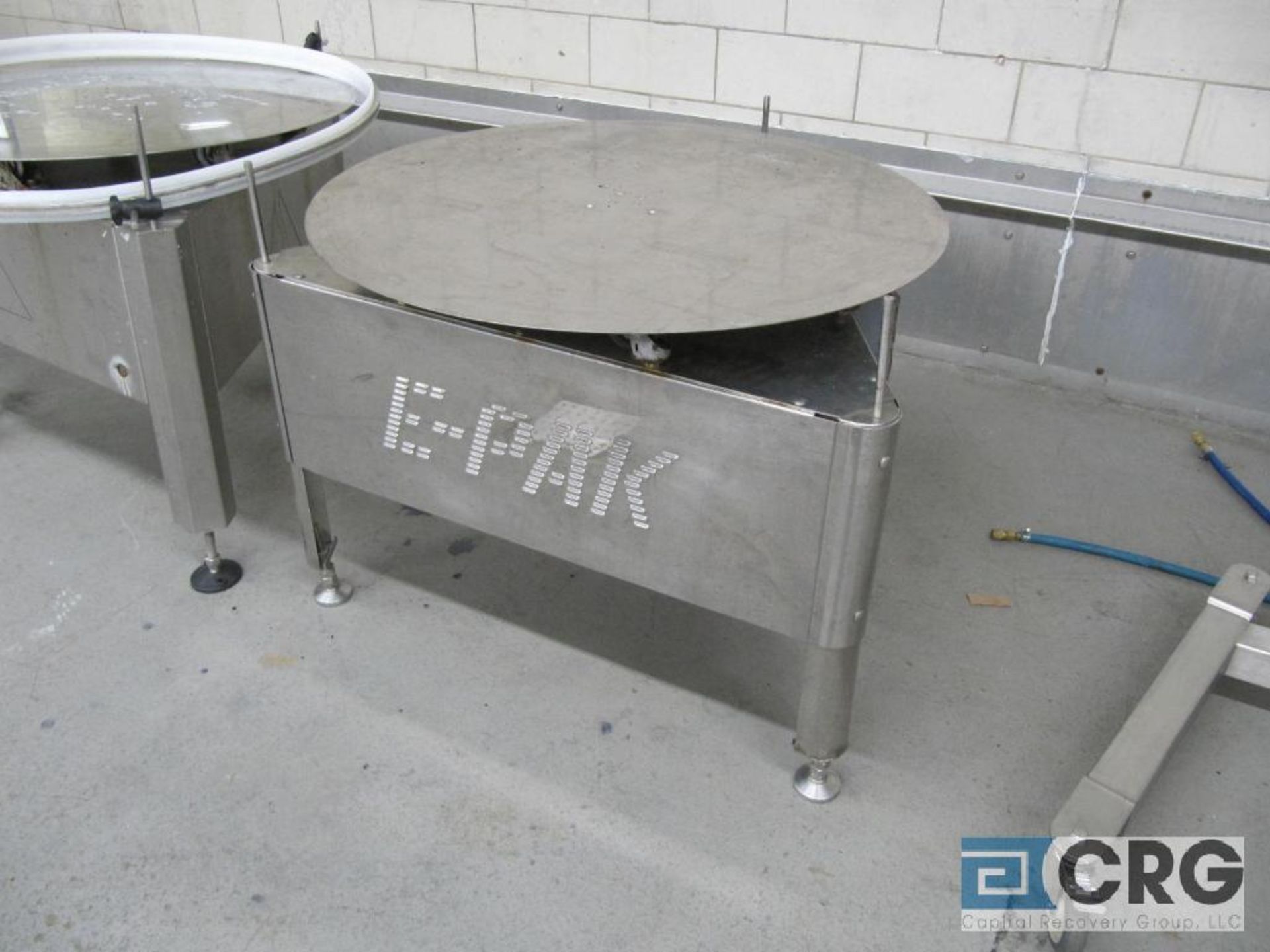 E Pak stainless accumulation table, 40" dia.