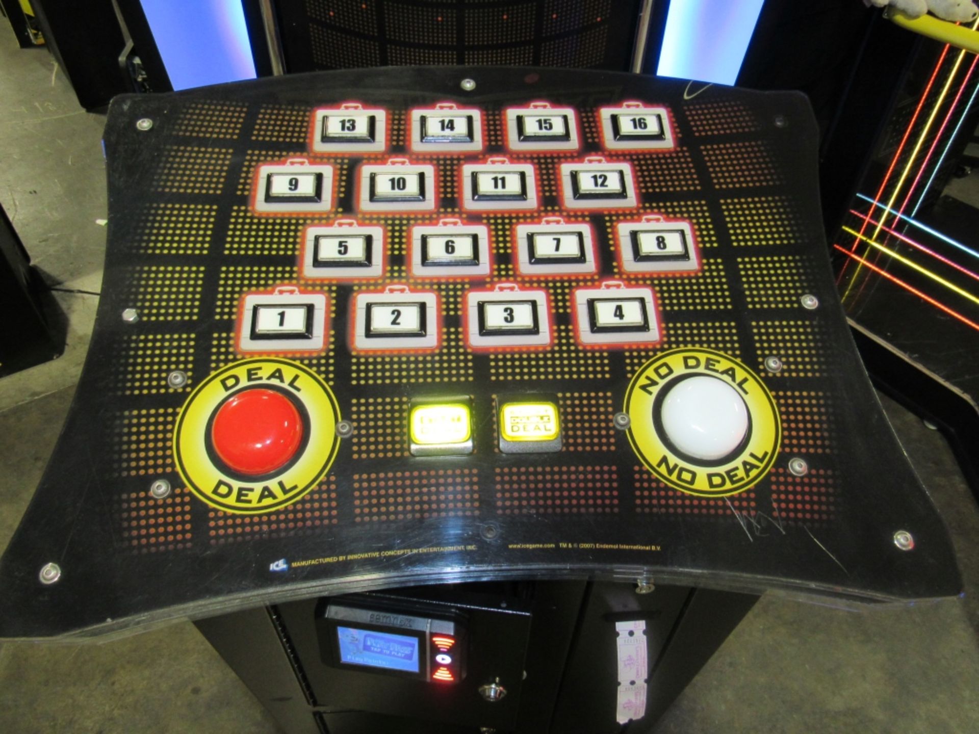 DEAL OR NO DEAL UPRIGHT ARCADE GAME ICE - Image 4 of 5