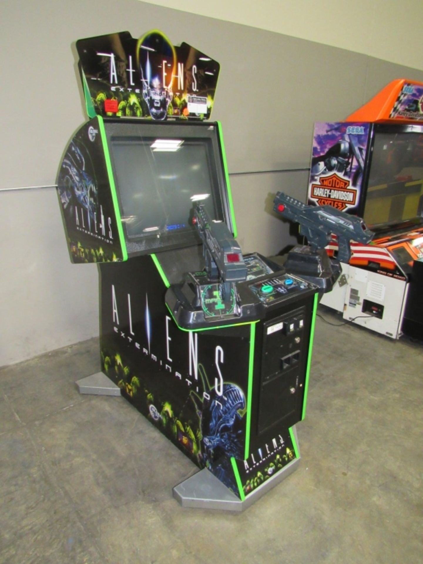 ALIENS EXTERMINATION FIXED GUN ARCADE GAME #1 - Image 2 of 6